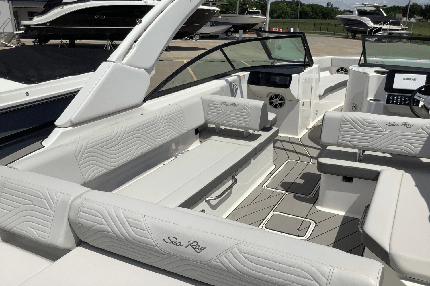 2025 Sea Ray SDX 270 Surf Image Thumbnail #9