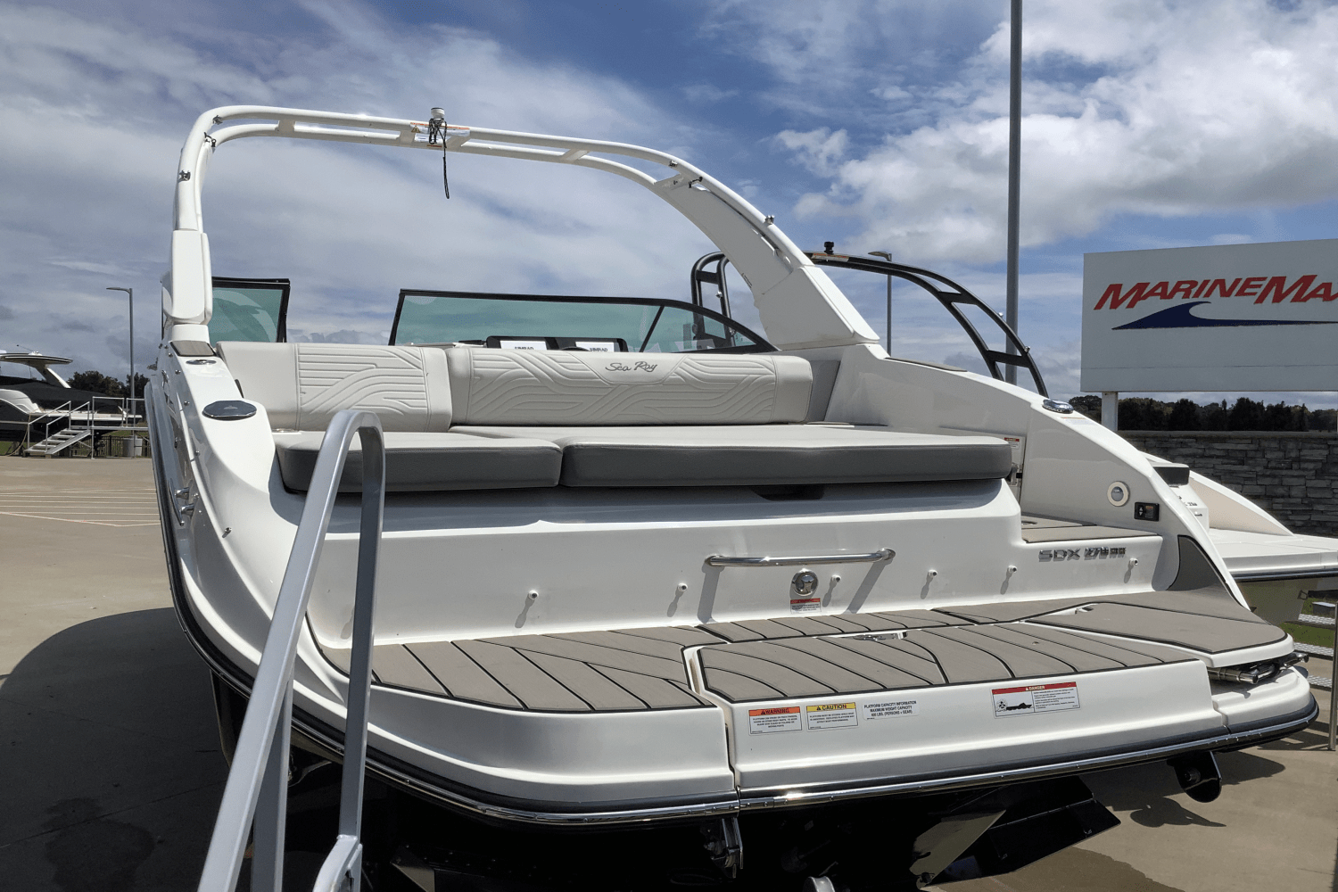 2025 Sea Ray SDX 270 Surf Image Thumbnail #3