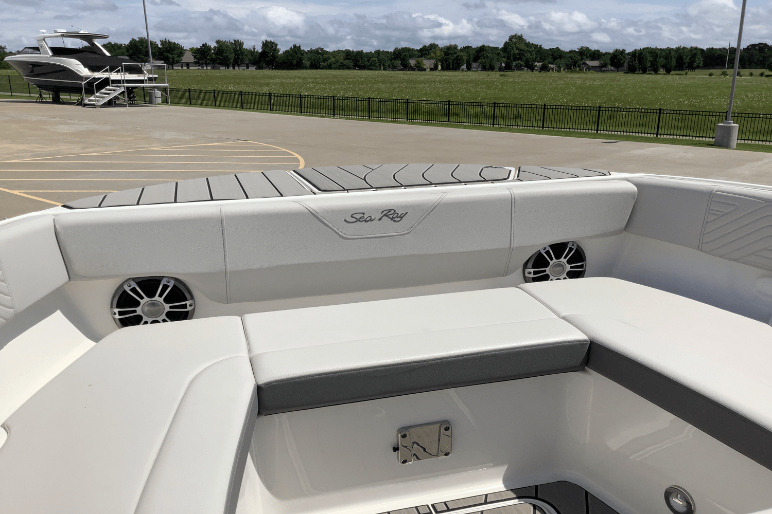 2025 Sea Ray SDX 270 Surf Image Thumbnail #28