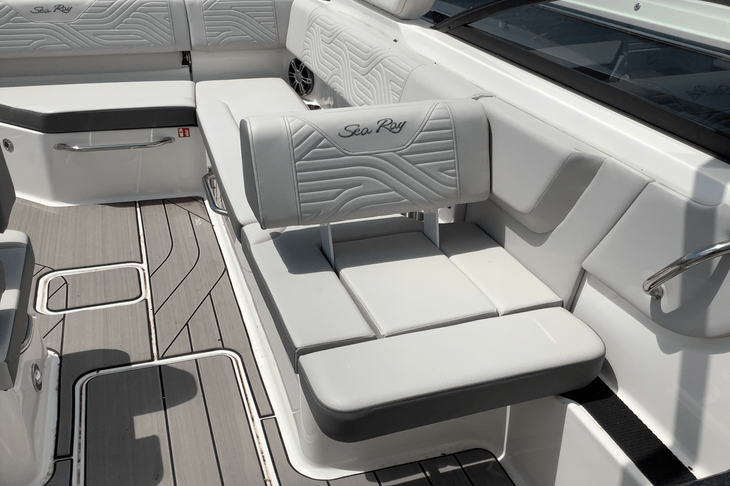 2025 Sea Ray SDX 270 Surf Image Thumbnail #14