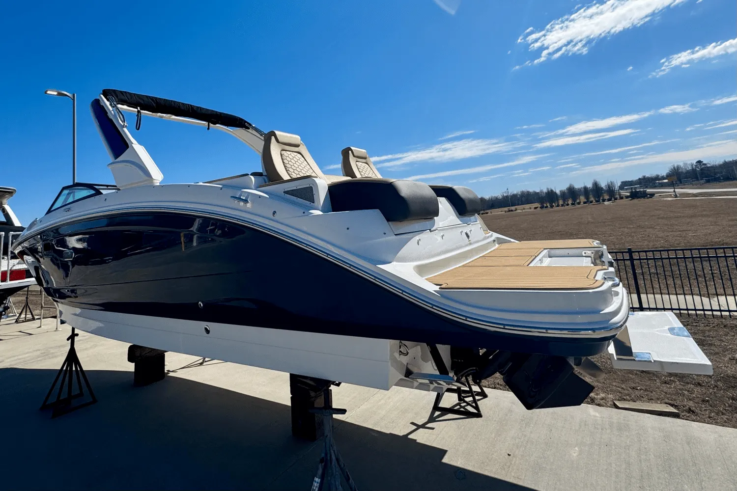 2025 Sea Ray SDX 290 Image Thumbnail #2