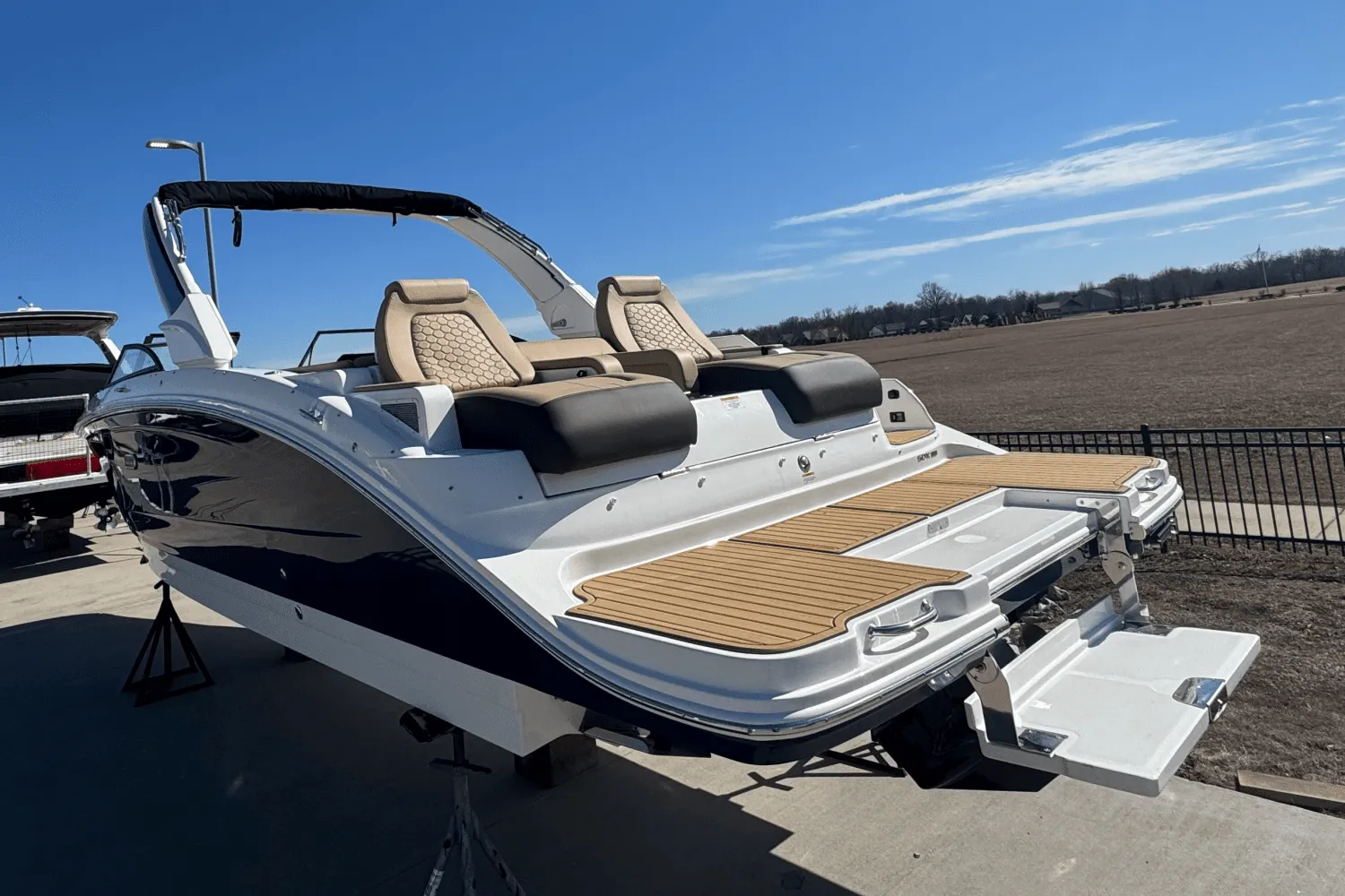 2025 Sea Ray SDX 290 Image Thumbnail #3