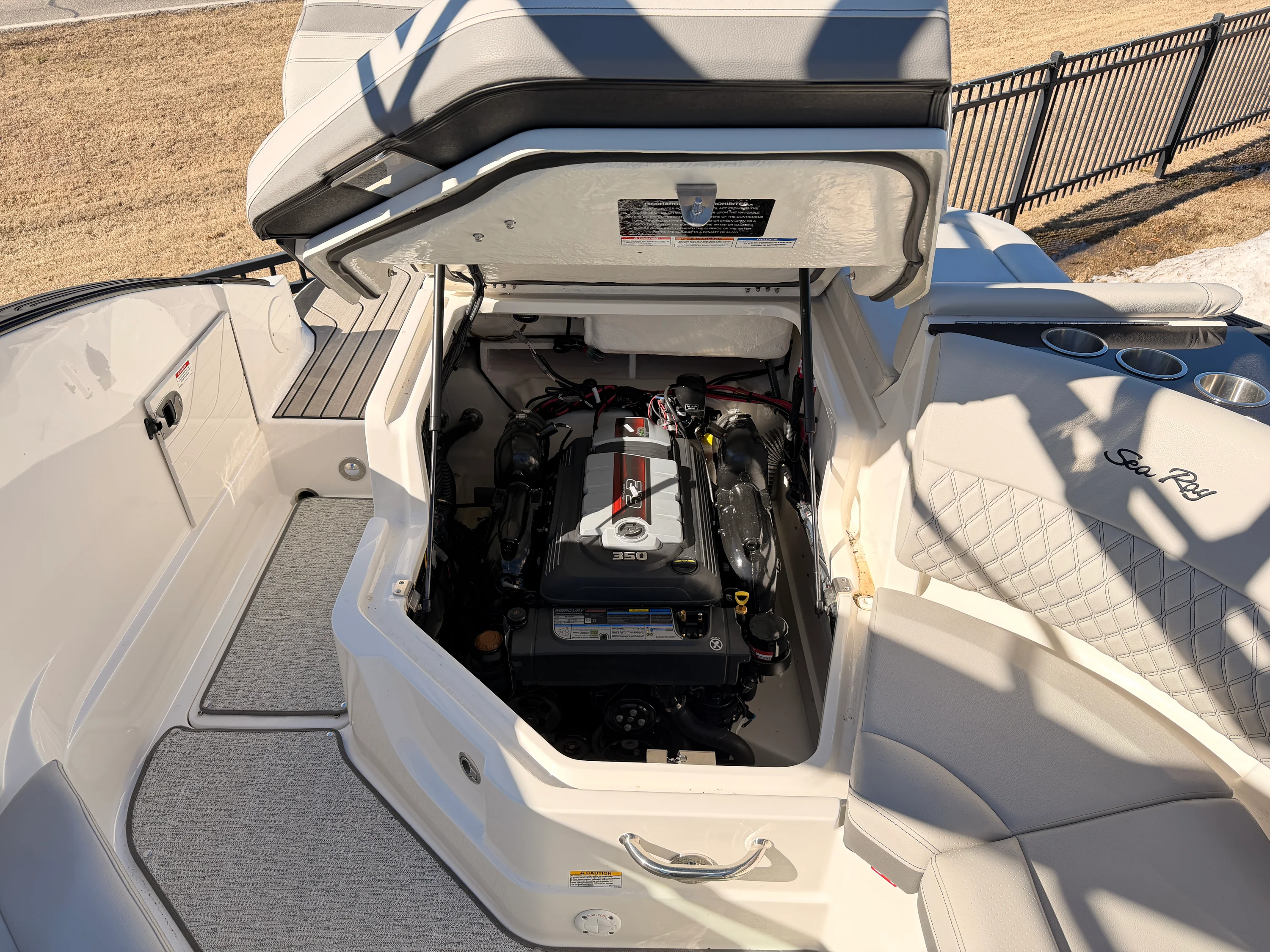 2025 Sea Ray SLX 260 Image Thumbnail #9