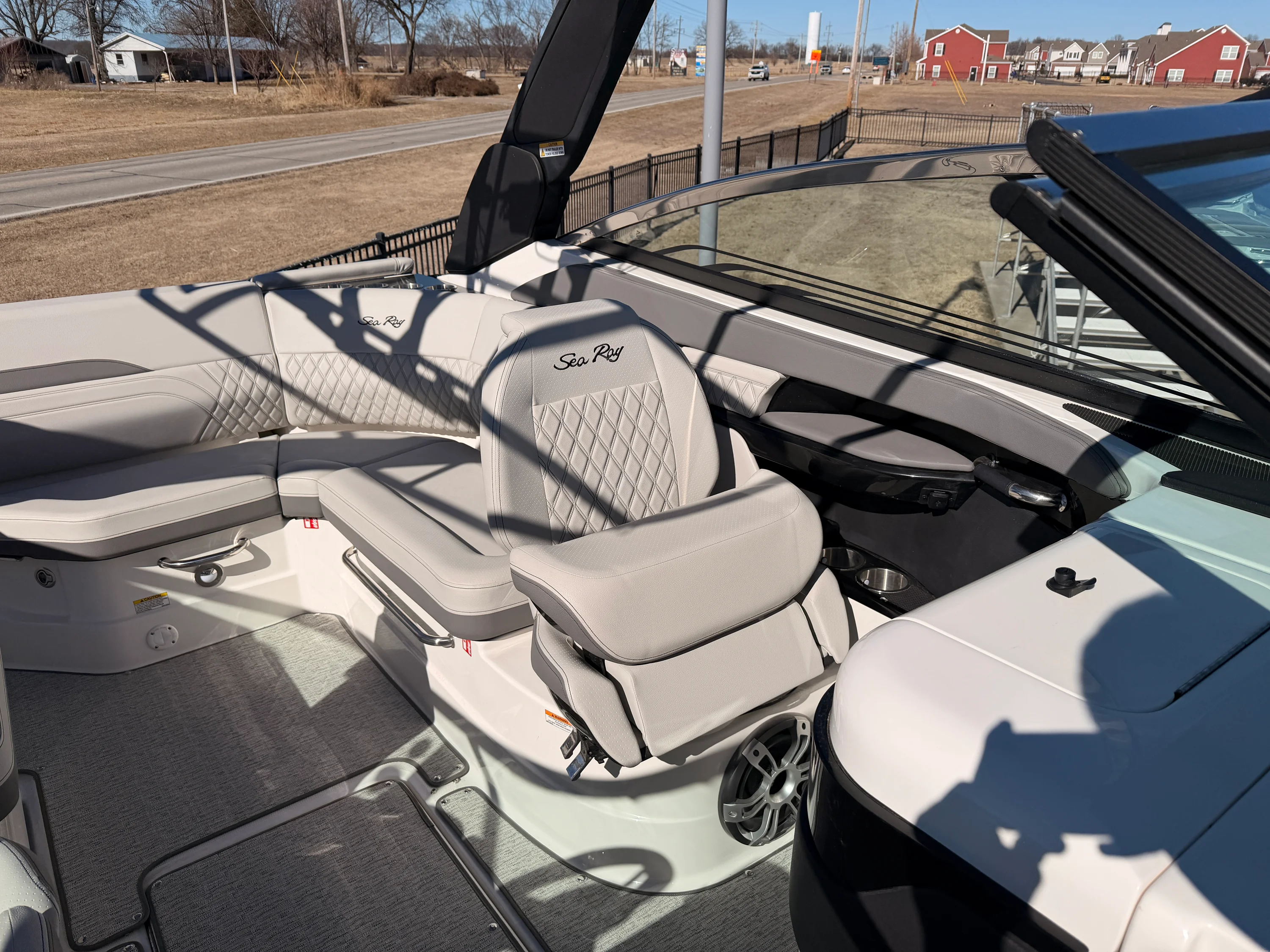 2025 Sea Ray SLX 260 Image Thumbnail #17