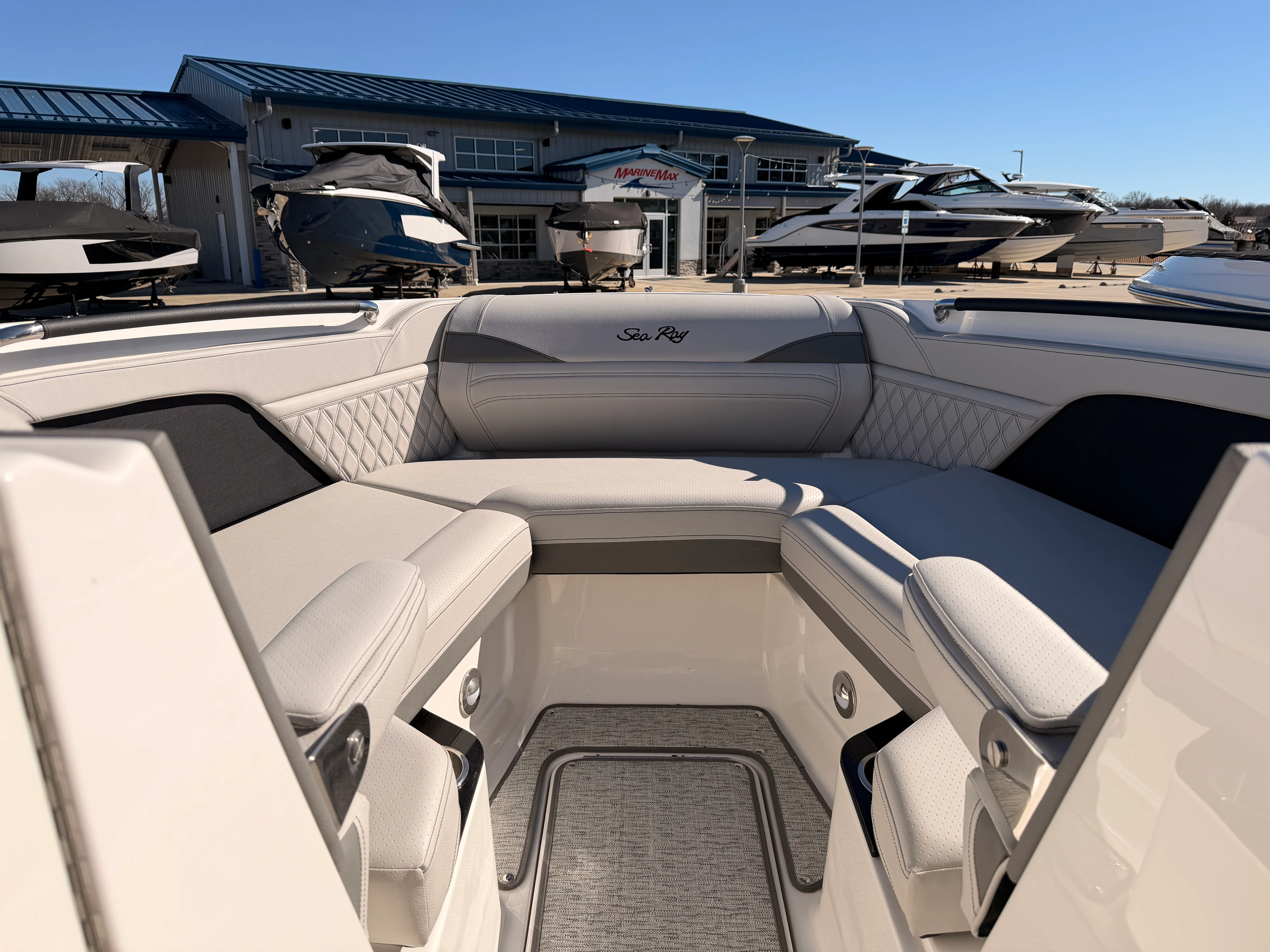 2025 Sea Ray SLX 260 Image Thumbnail #26