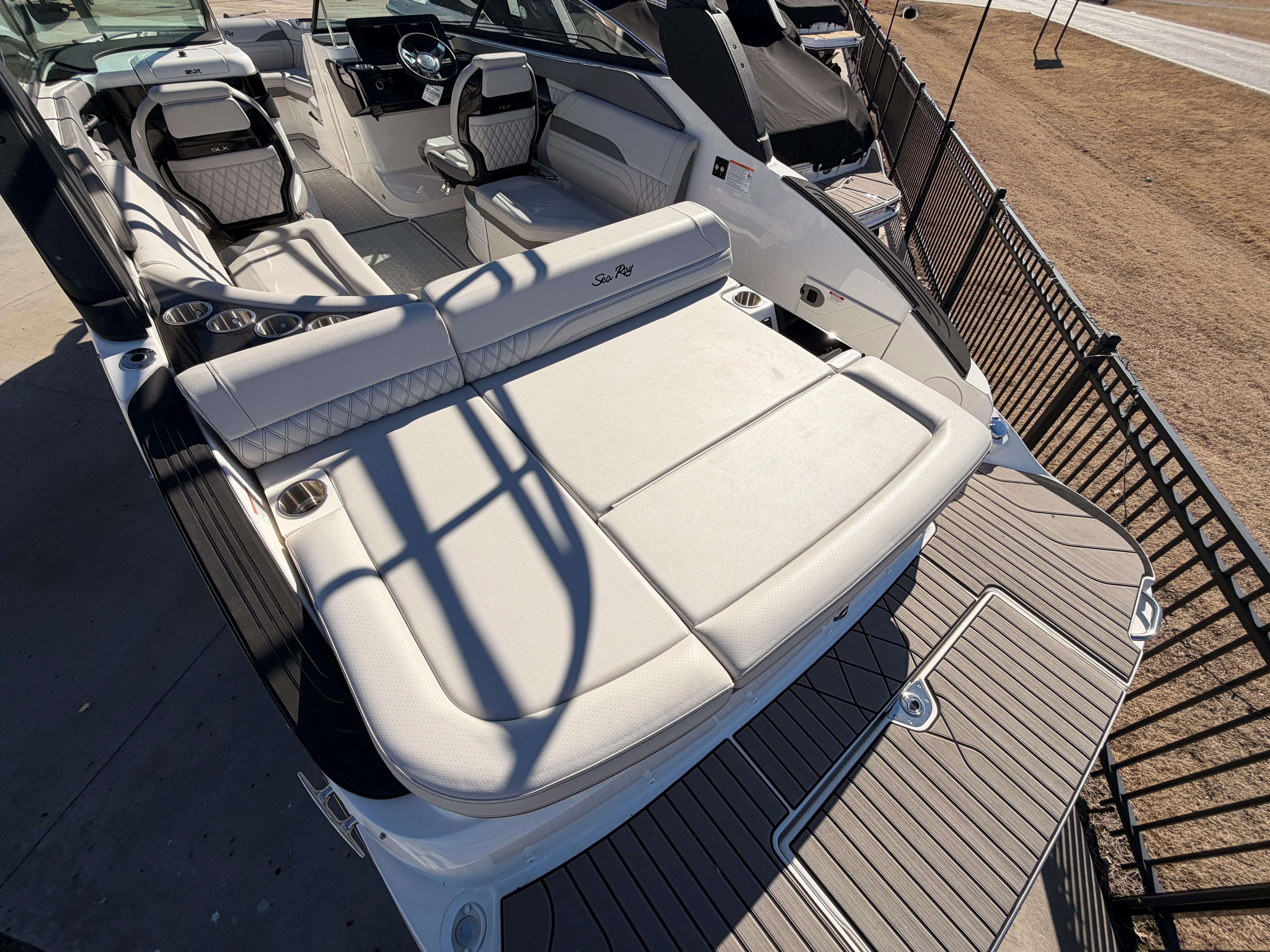 2025 Sea Ray SLX 260 Image Thumbnail #5