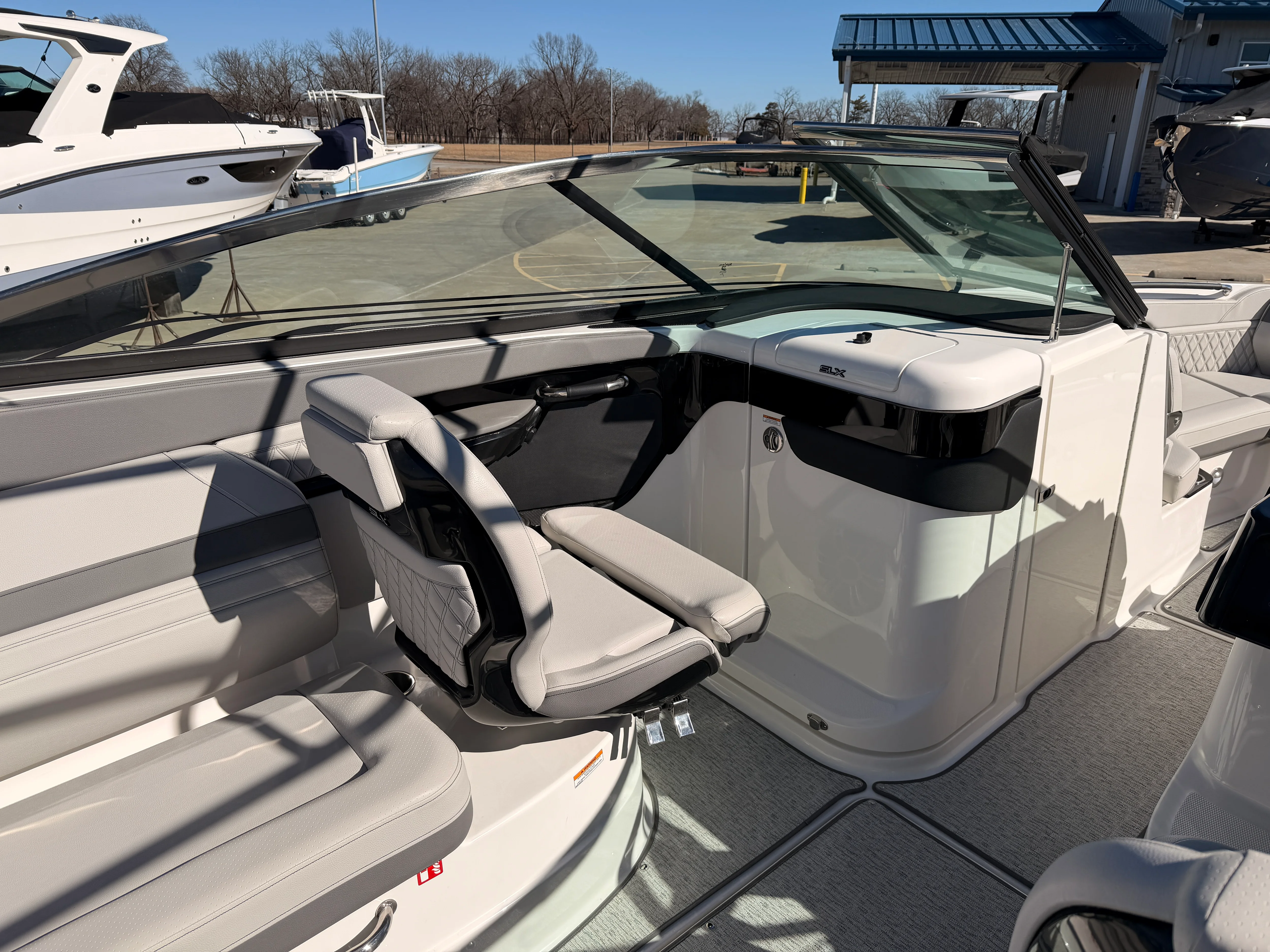 2025 Sea Ray SLX 260 Image Thumbnail #15