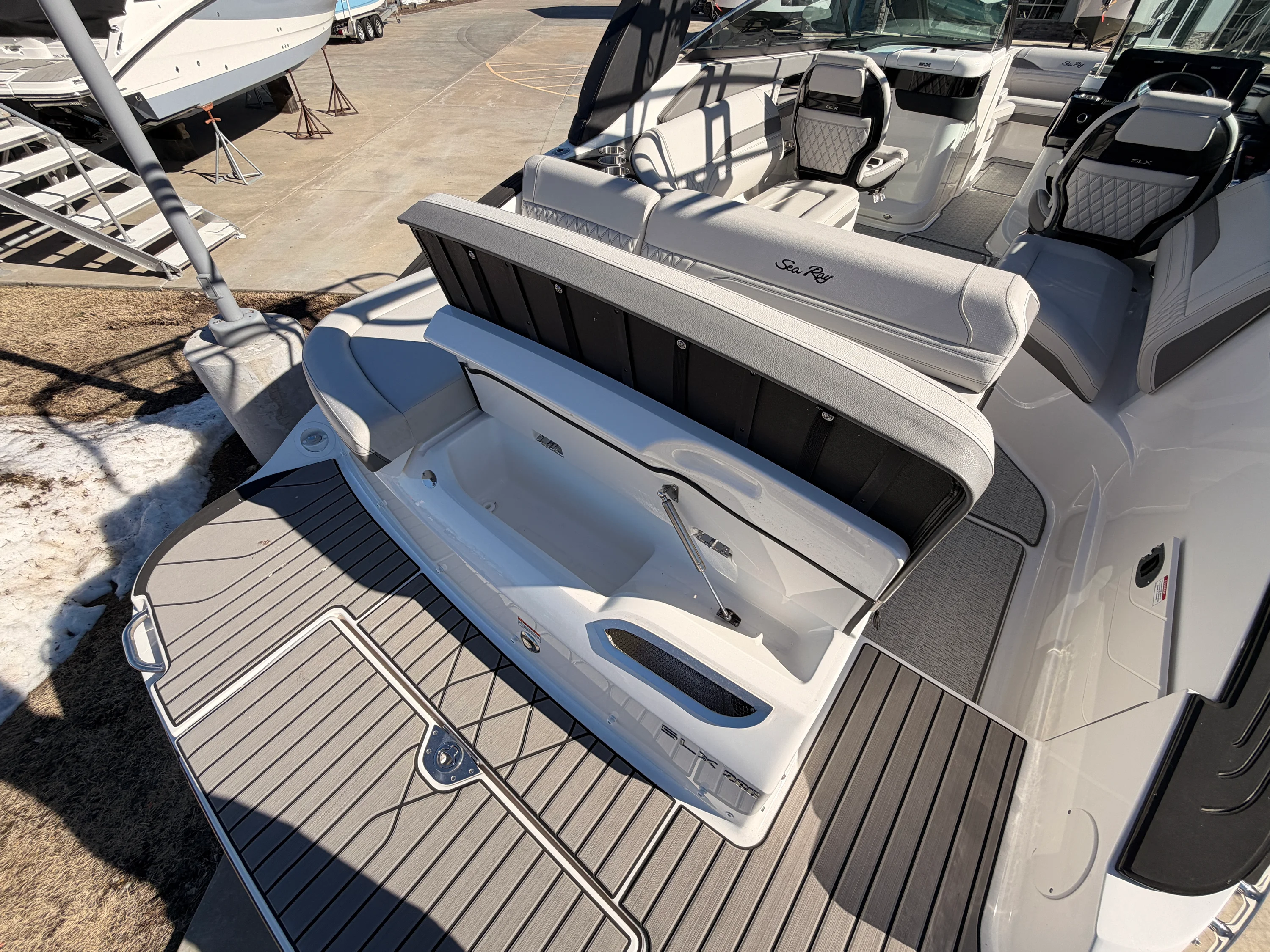 2025 Sea Ray SLX 260 Image Thumbnail #7