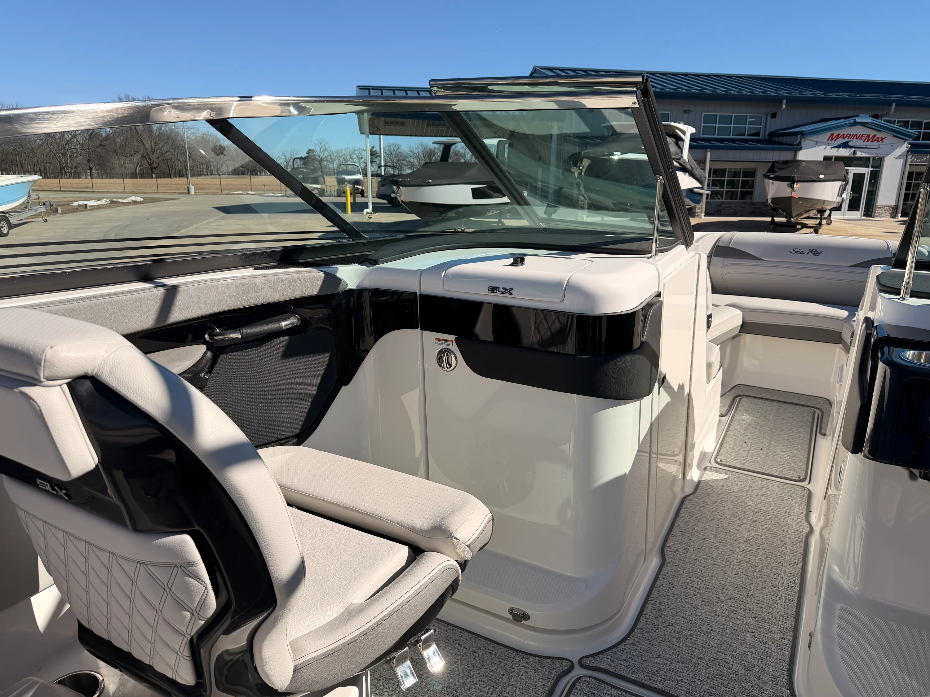 2025 Sea Ray SLX 260 Image Thumbnail #23