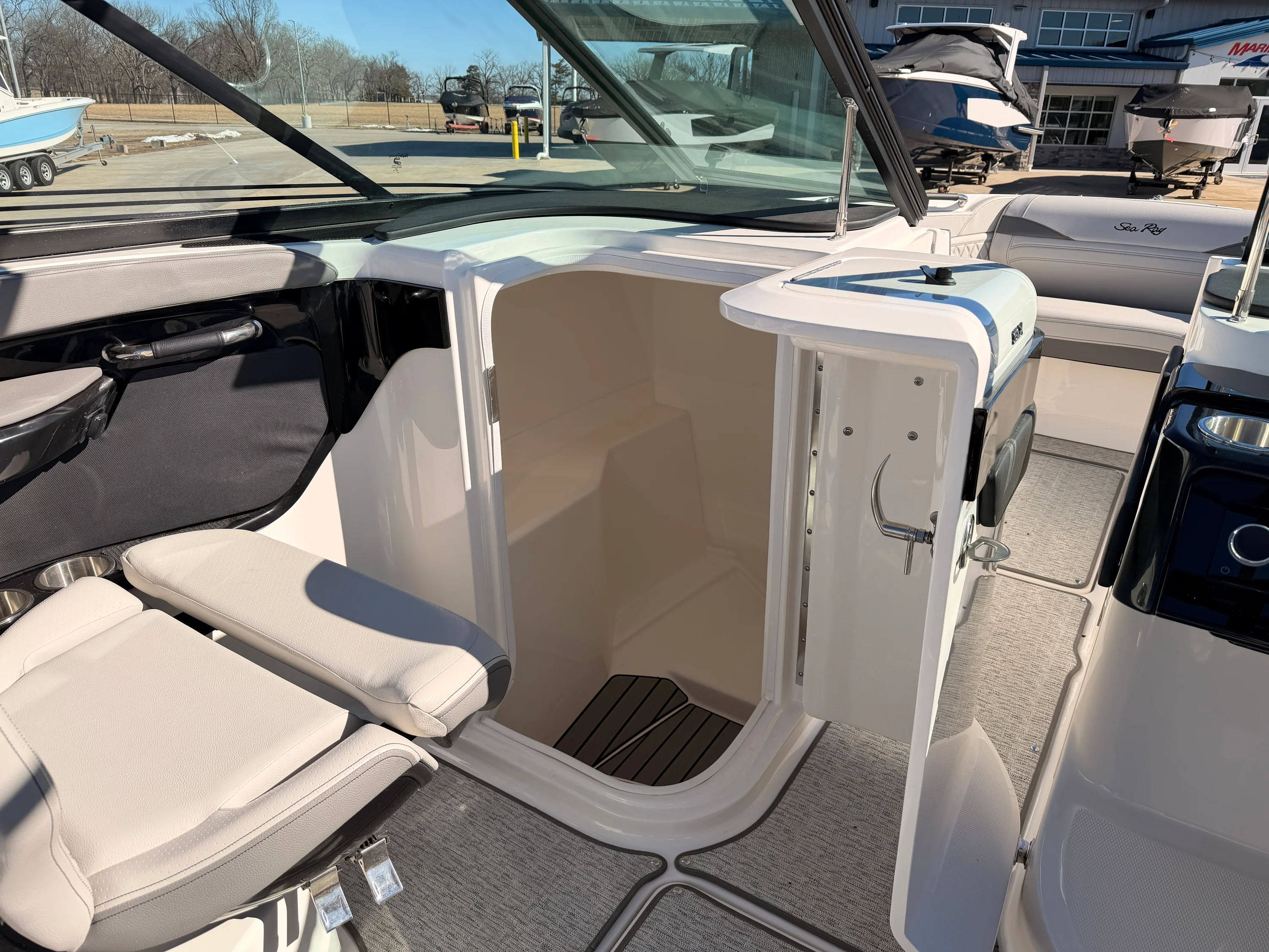 2025 Sea Ray SLX 260 Image Thumbnail #24