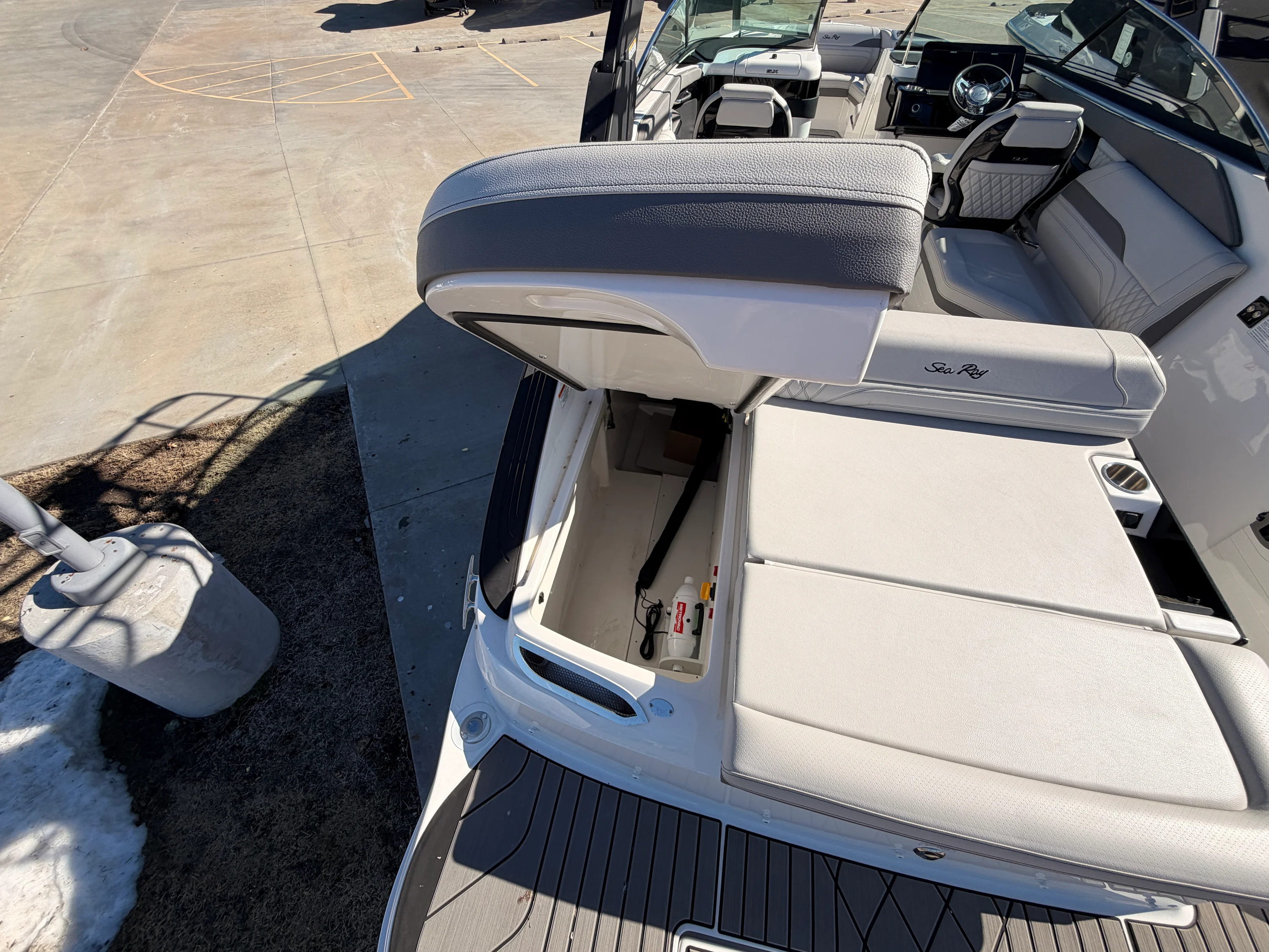 2025 Sea Ray SLX 260 Image Thumbnail #6