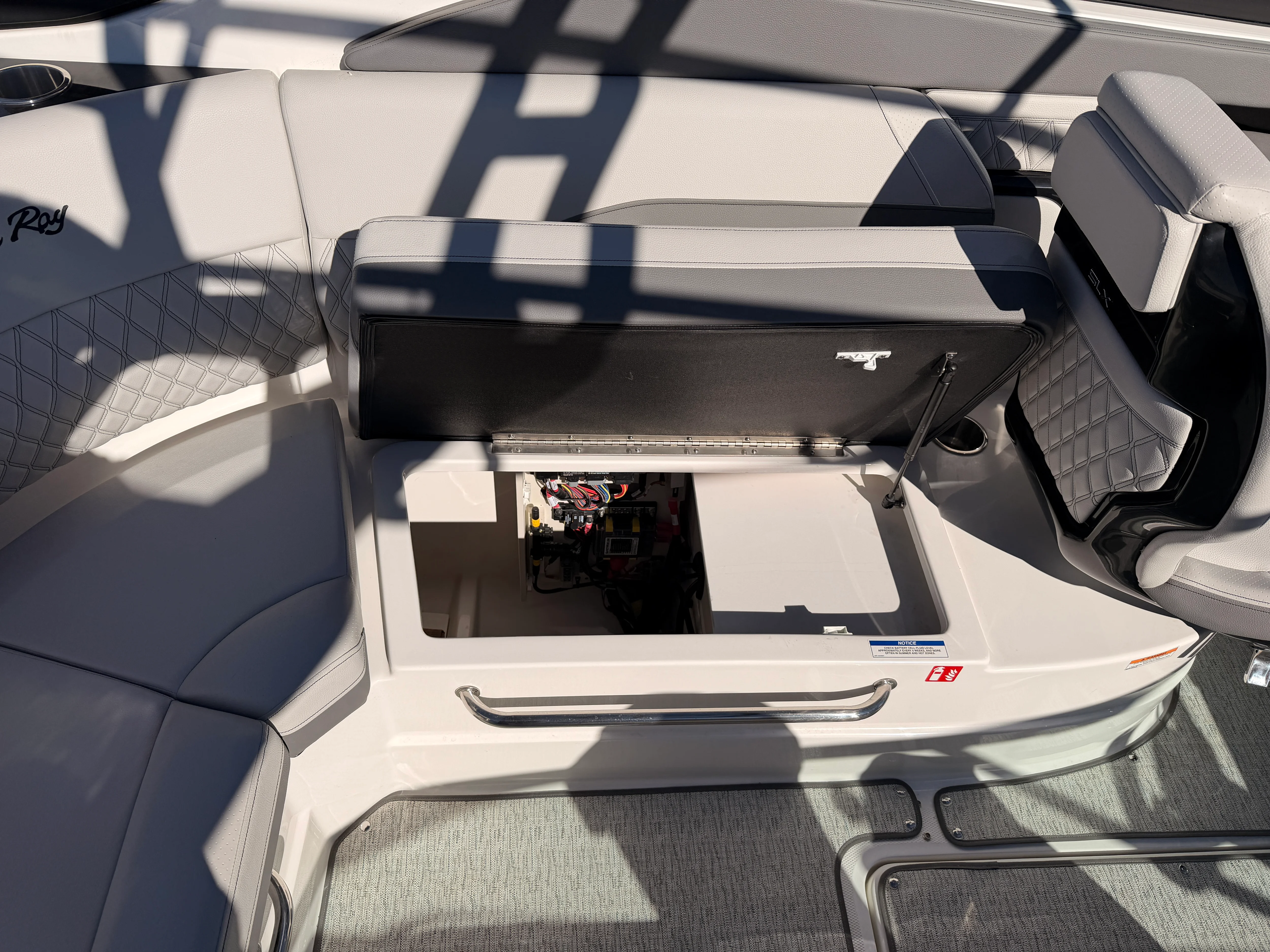 2025 Sea Ray SLX 260 Image Thumbnail #11