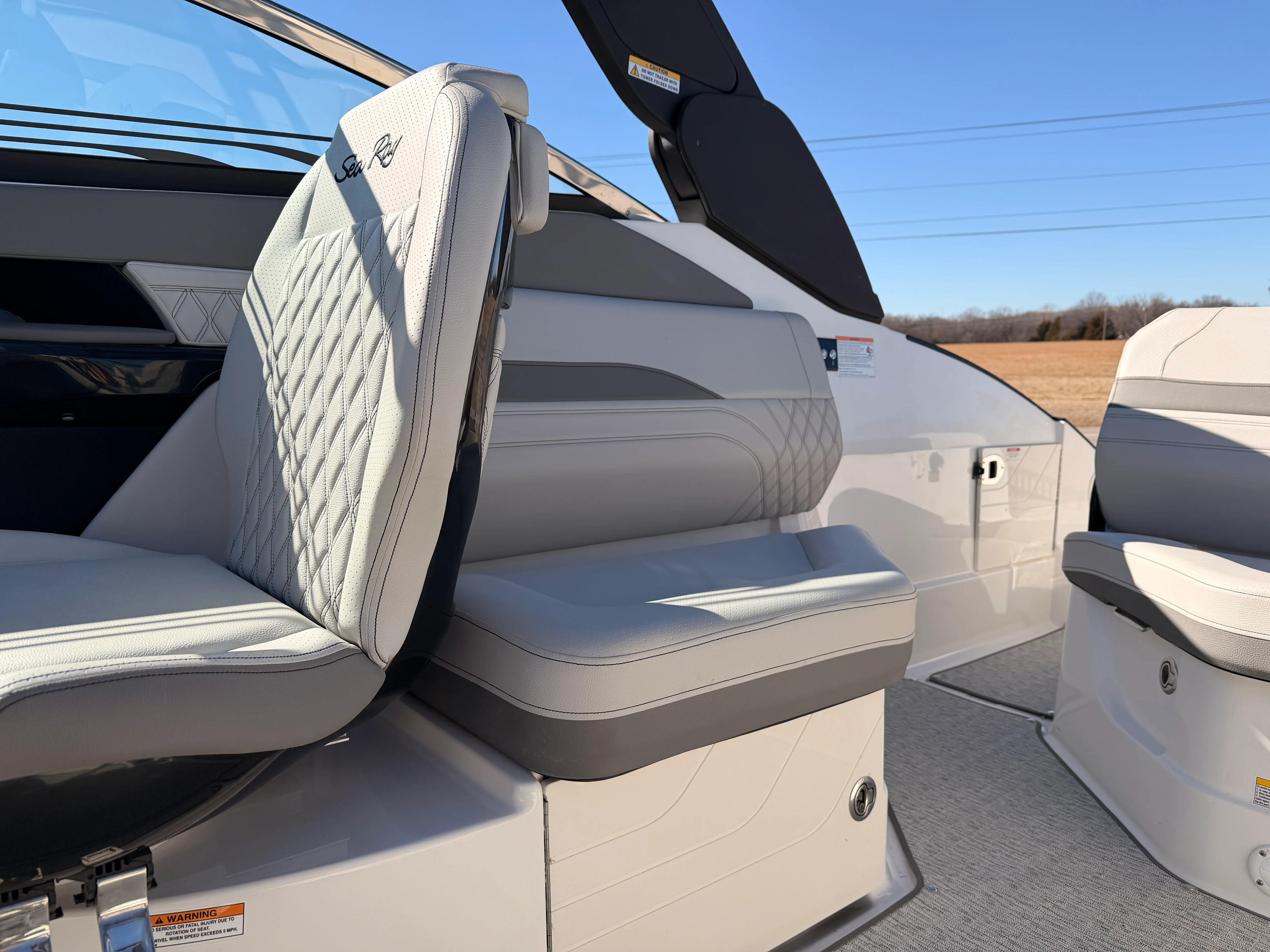 2025 Sea Ray SLX 260 Image Thumbnail #14