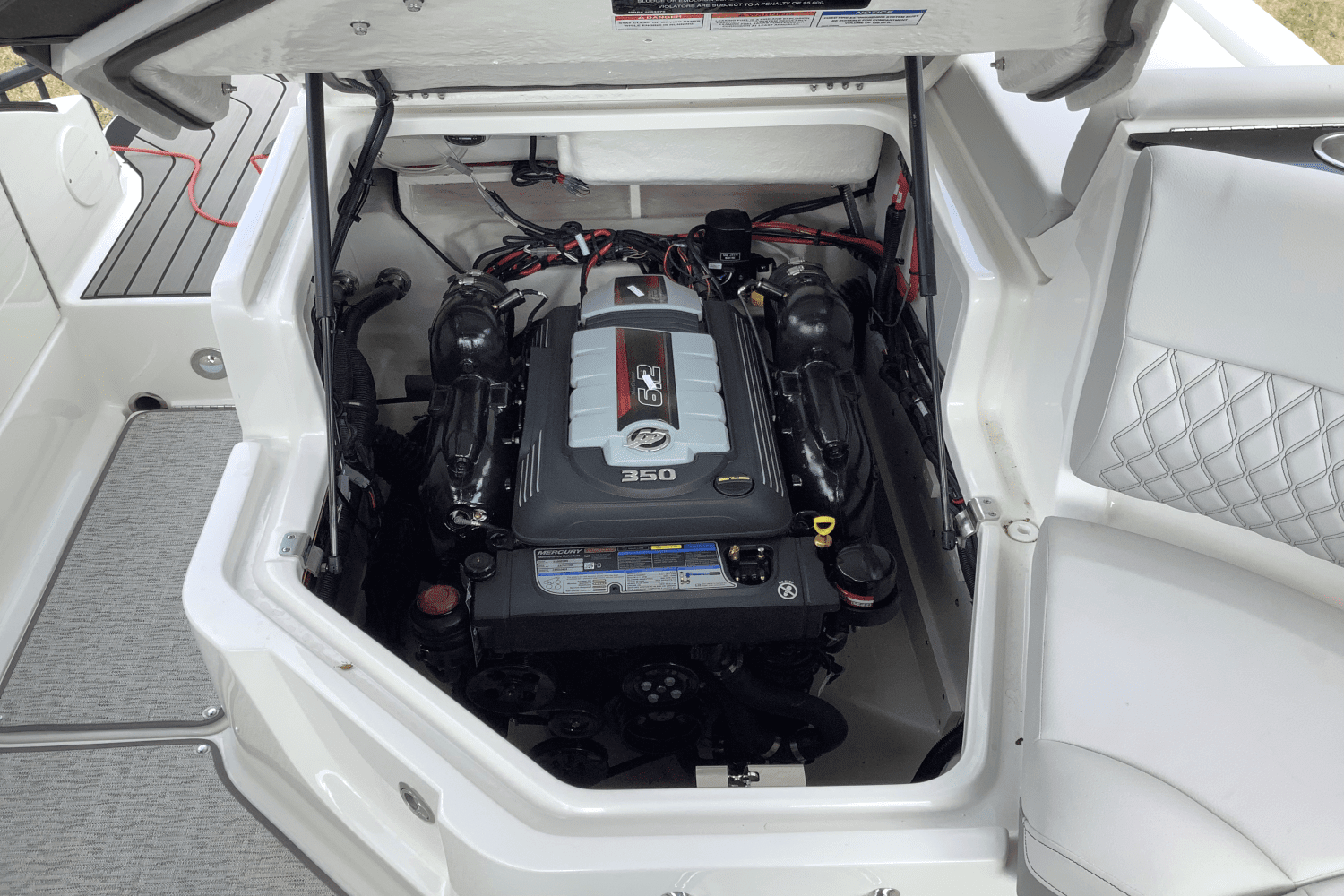 2025 Sea Ray SLX 260 Image Thumbnail #8