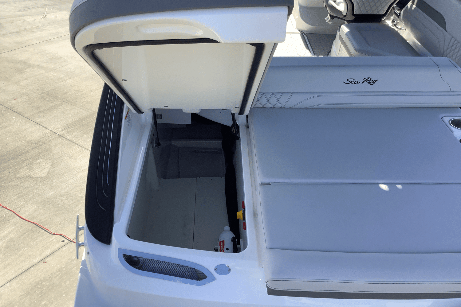 2025 Sea Ray SLX 260 Image Thumbnail #15