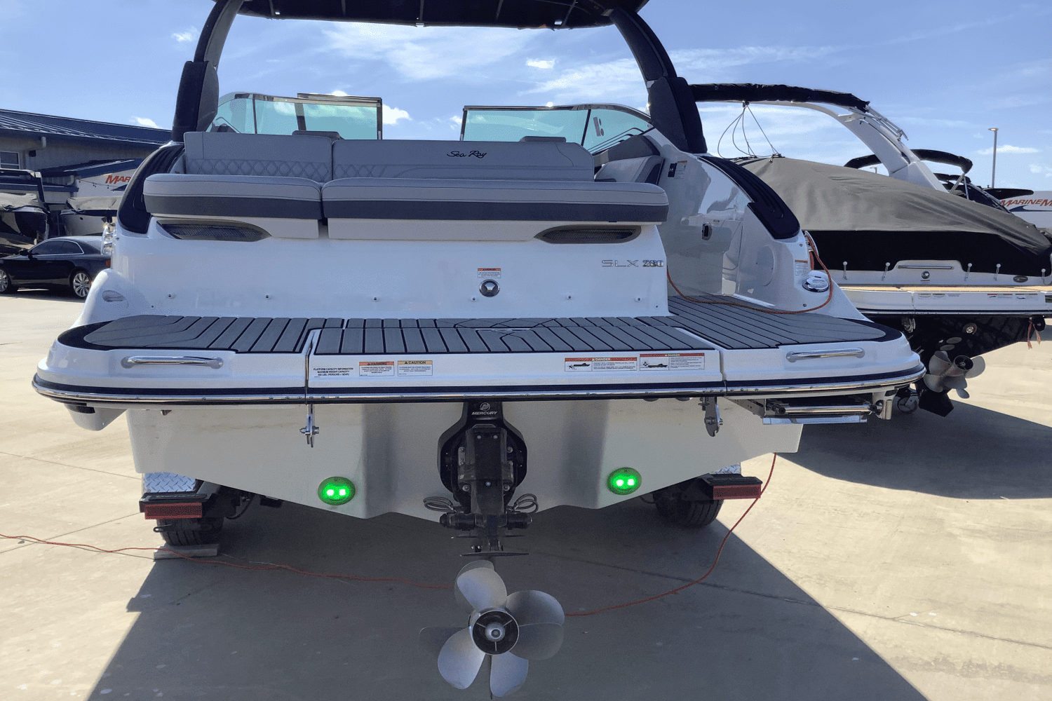 2025 Sea Ray SLX 260 Image Thumbnail #4