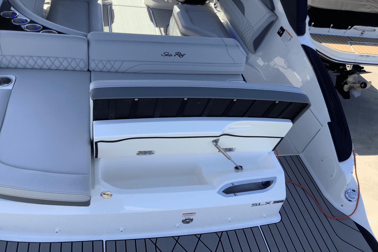 2025 Sea Ray SLX 260 Image Thumbnail #14