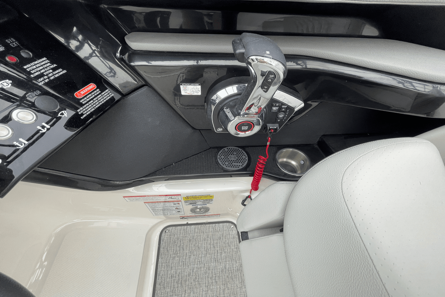 2025 Sea Ray SLX 260 Image Thumbnail #30