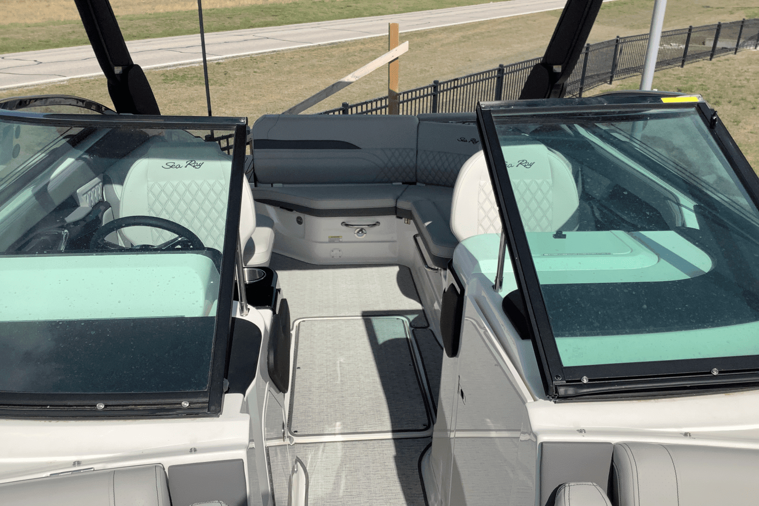 2025 Sea Ray SLX 260 Image Thumbnail #23