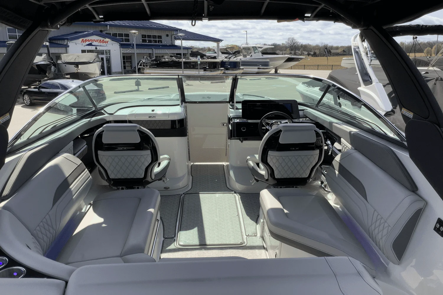 2025 Sea Ray SLX 260 Image Thumbnail #16