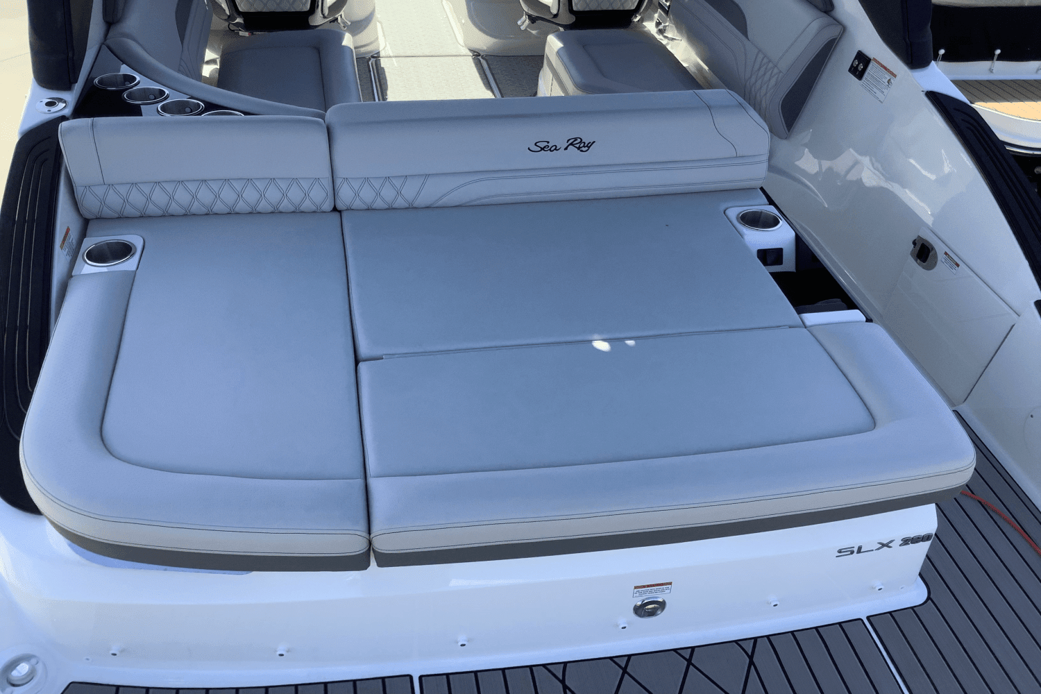 2025 Sea Ray SLX 260 Image Thumbnail #13