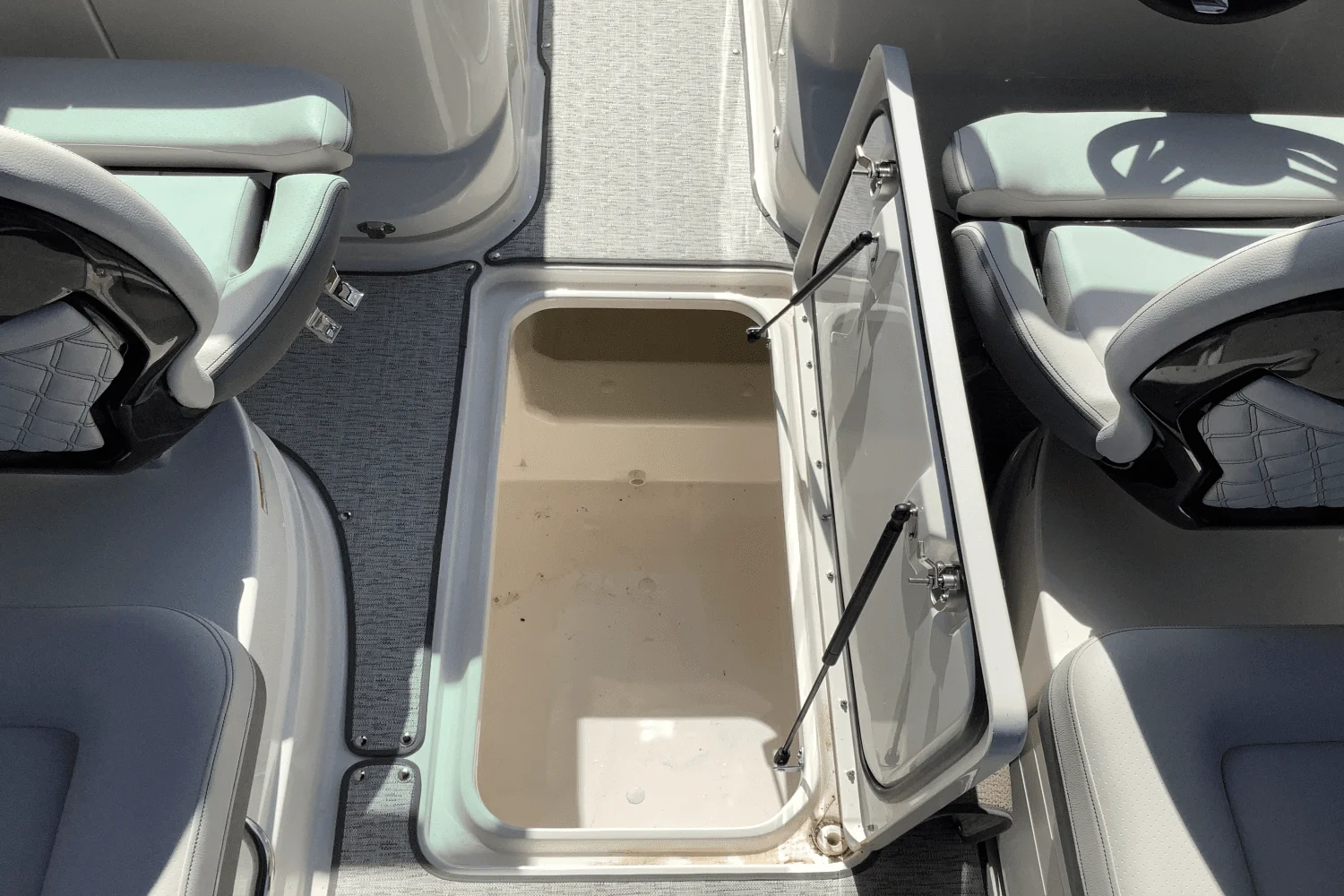 2025 Sea Ray SLX 260 Image Thumbnail #25