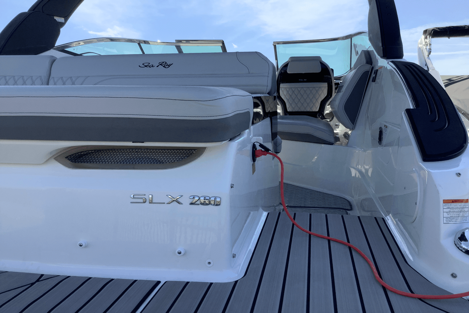 2025 Sea Ray SLX 260 Image Thumbnail #11