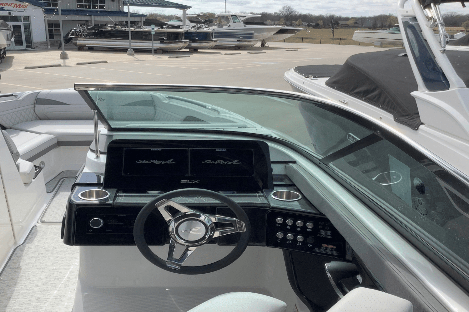2025 Sea Ray SLX 260 Image Thumbnail #17
