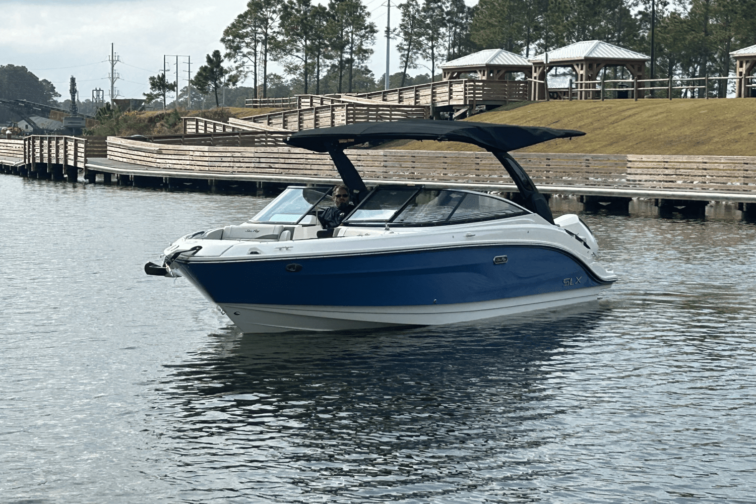 2025 Sea Ray SLX 260 Outboard Image Thumbnail #5