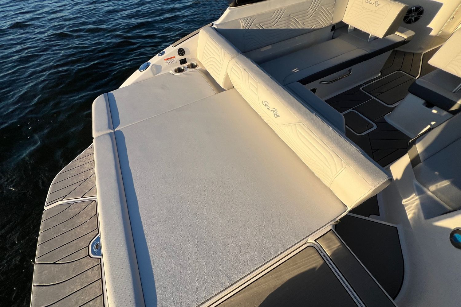 2025 Sea Ray SDX 250 Surf Image Thumbnail #7