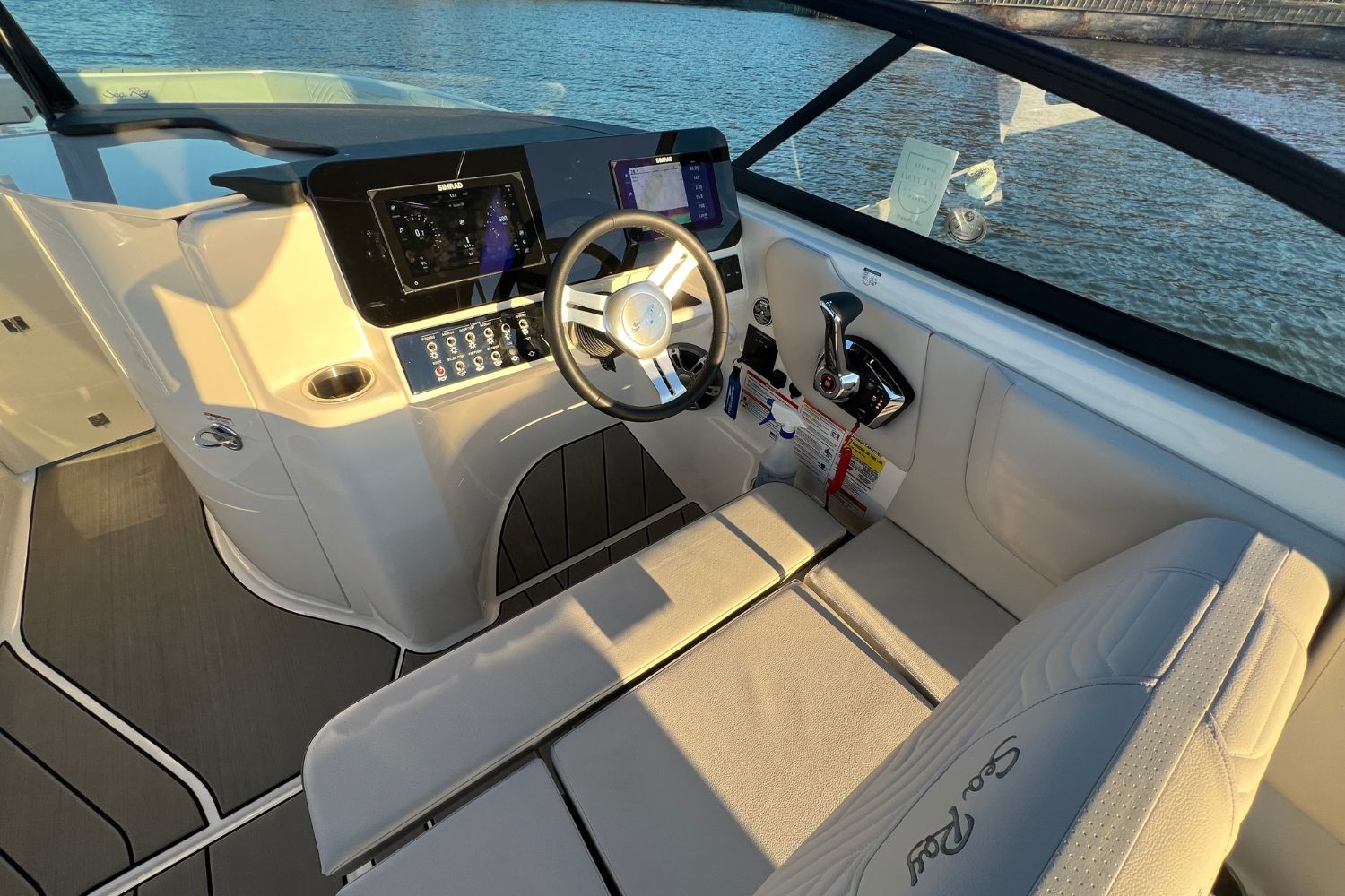 2025 Sea Ray SDX 250 Surf Image Thumbnail #14