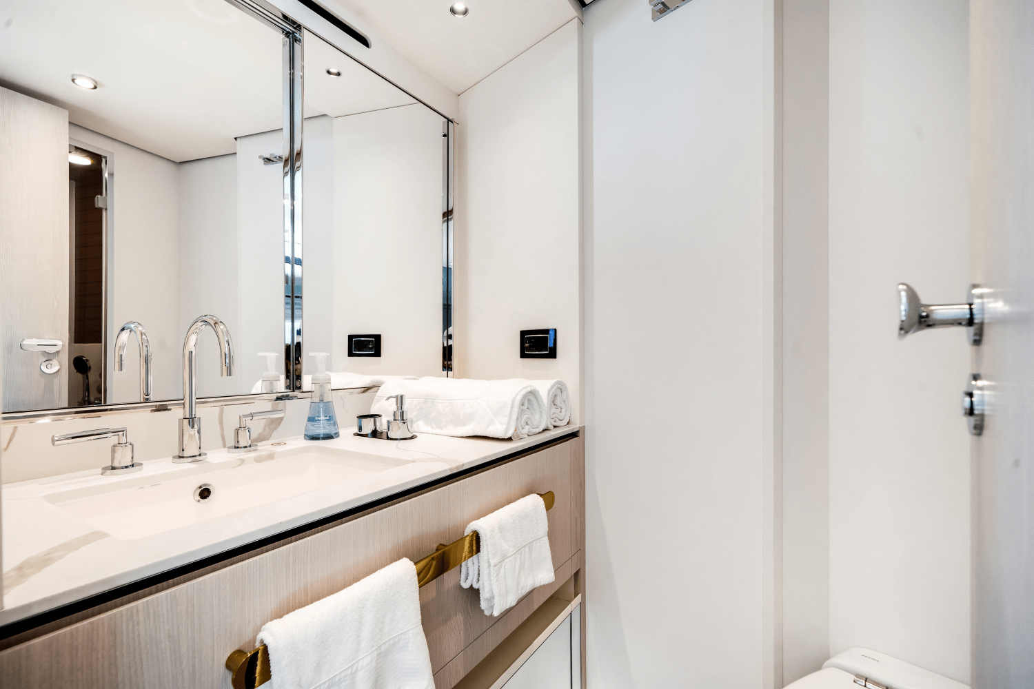 2024 Azimut 78 FLY Image Thumbnail #33