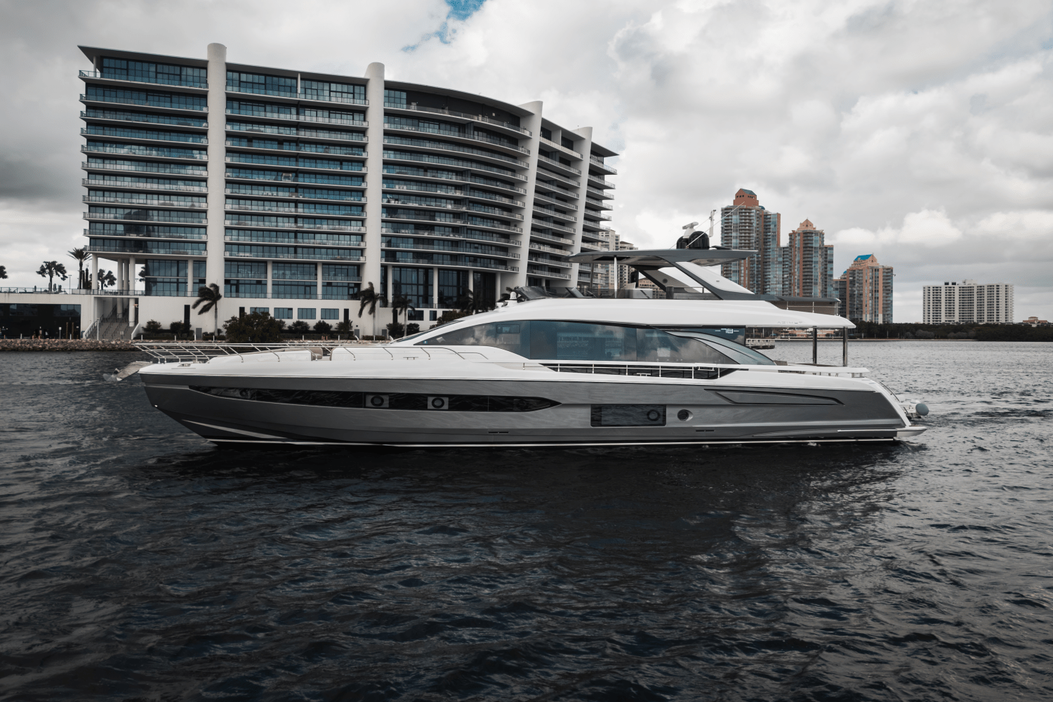 2024 Azimut 78 FLY Image Thumbnail #10