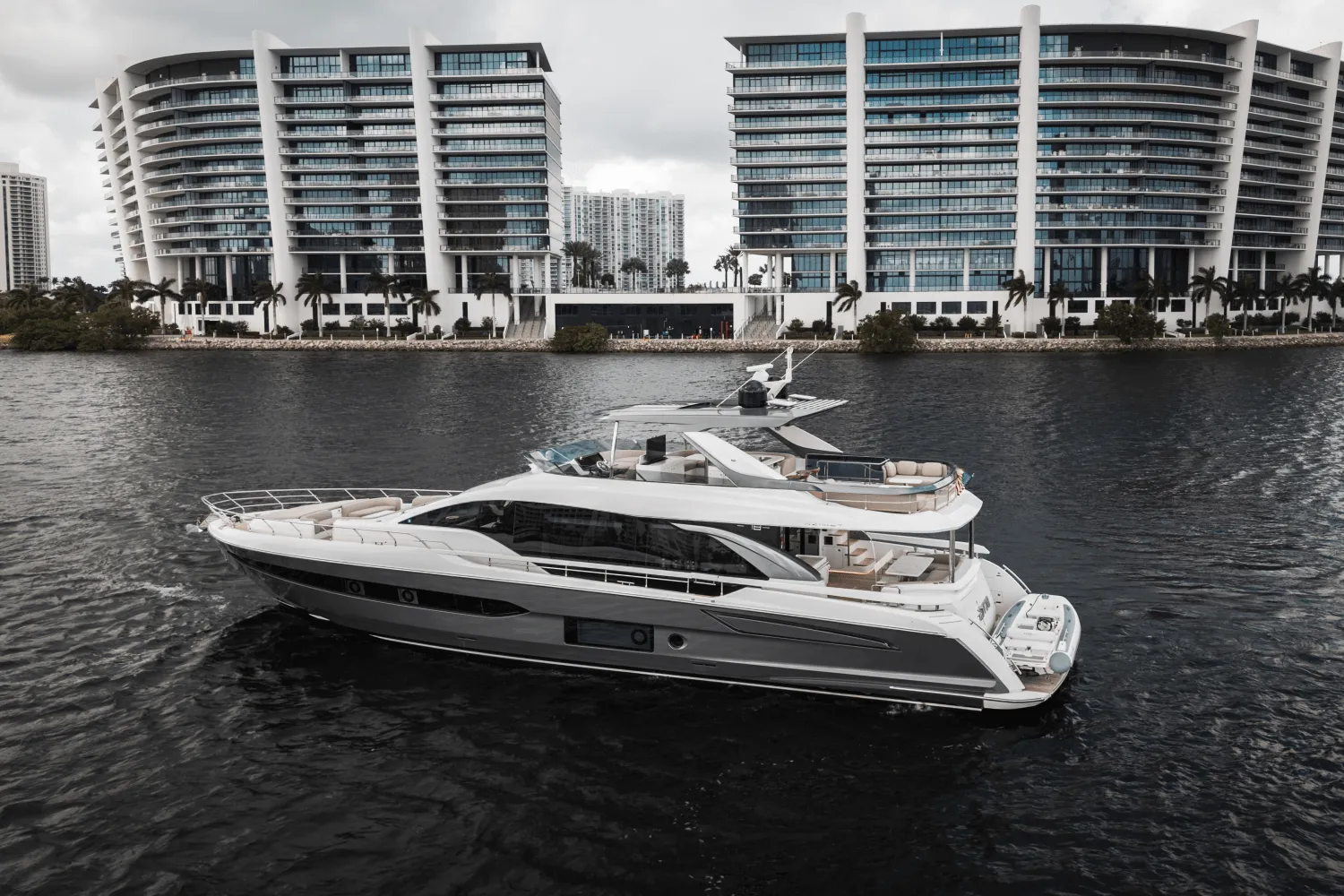 2024 Azimut 78 FLY Image Thumbnail #1