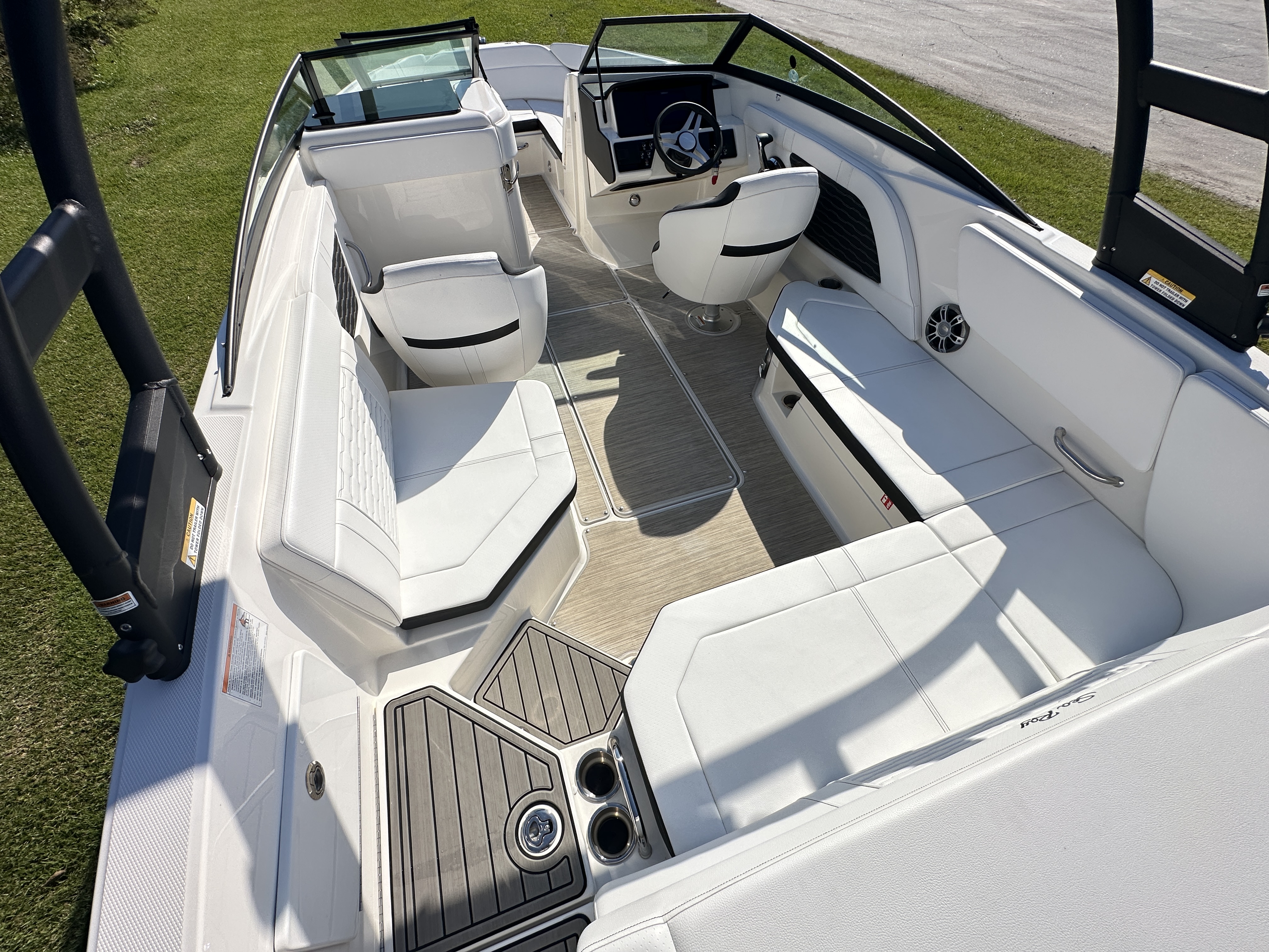 2025 Sea Ray SPX 230 Outboard Image Thumbnail #10