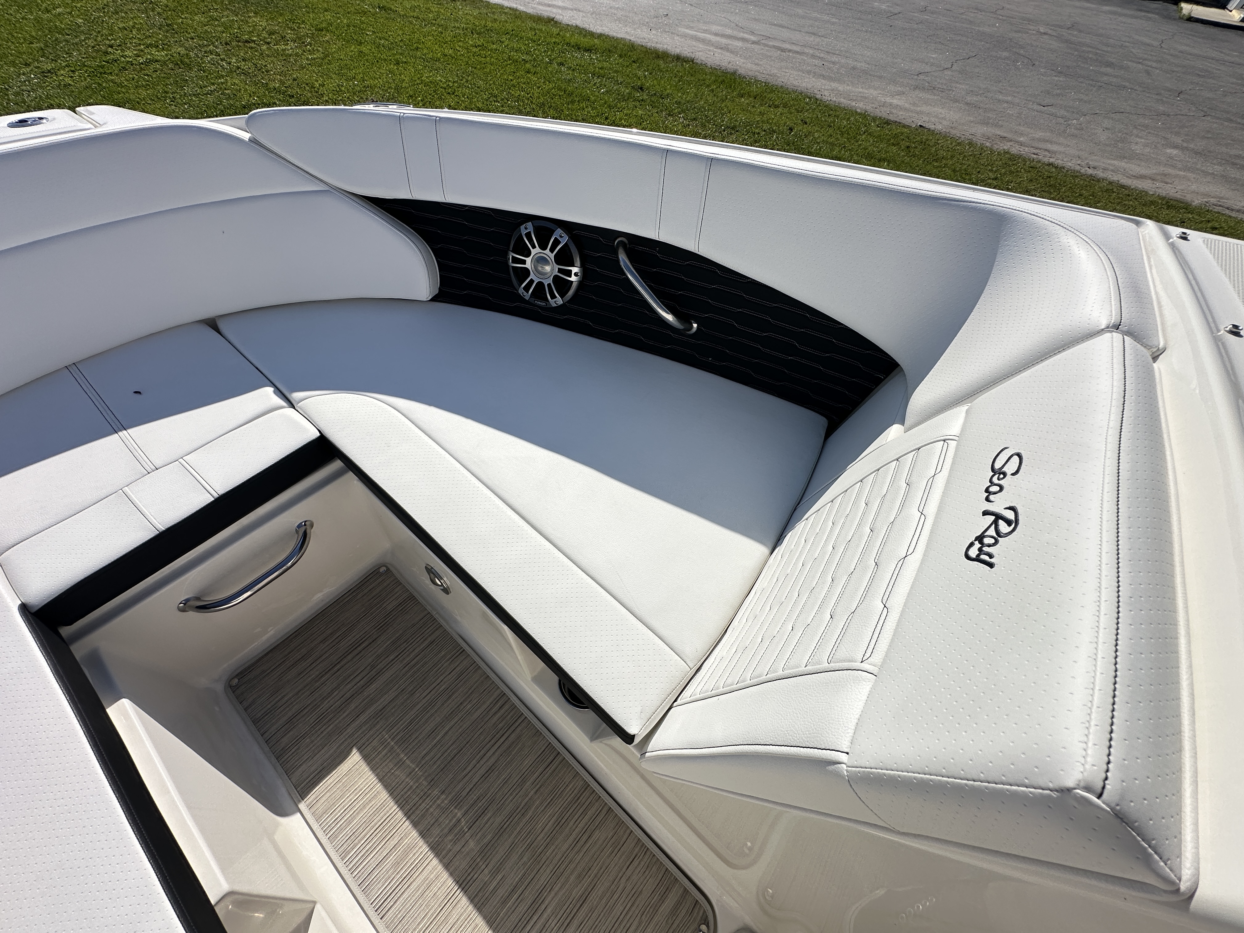 2025 Sea Ray SPX 230 Outboard Image Thumbnail #24