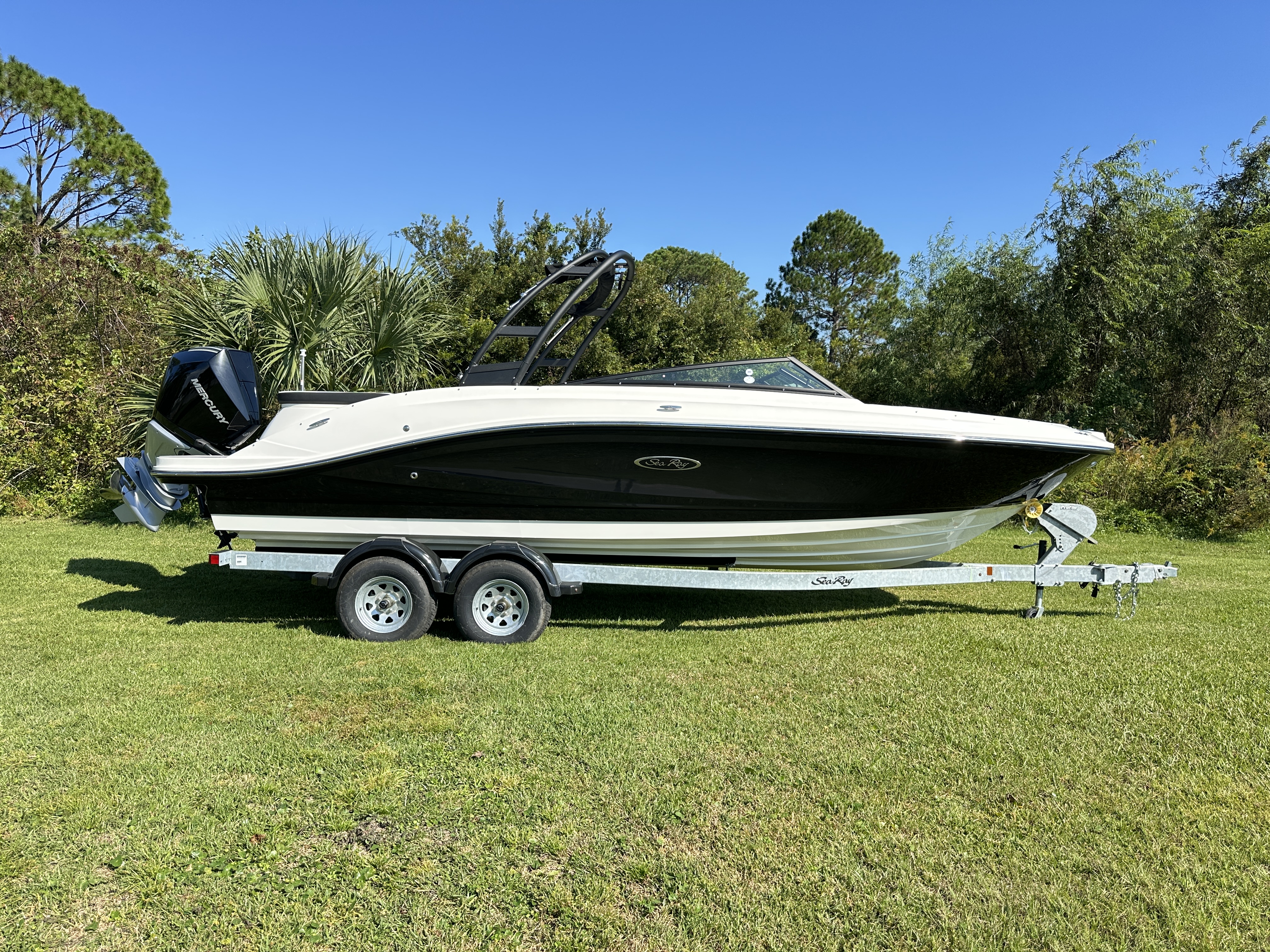 2025 Sea Ray SPX 230 Outboard Image Thumbnail #0