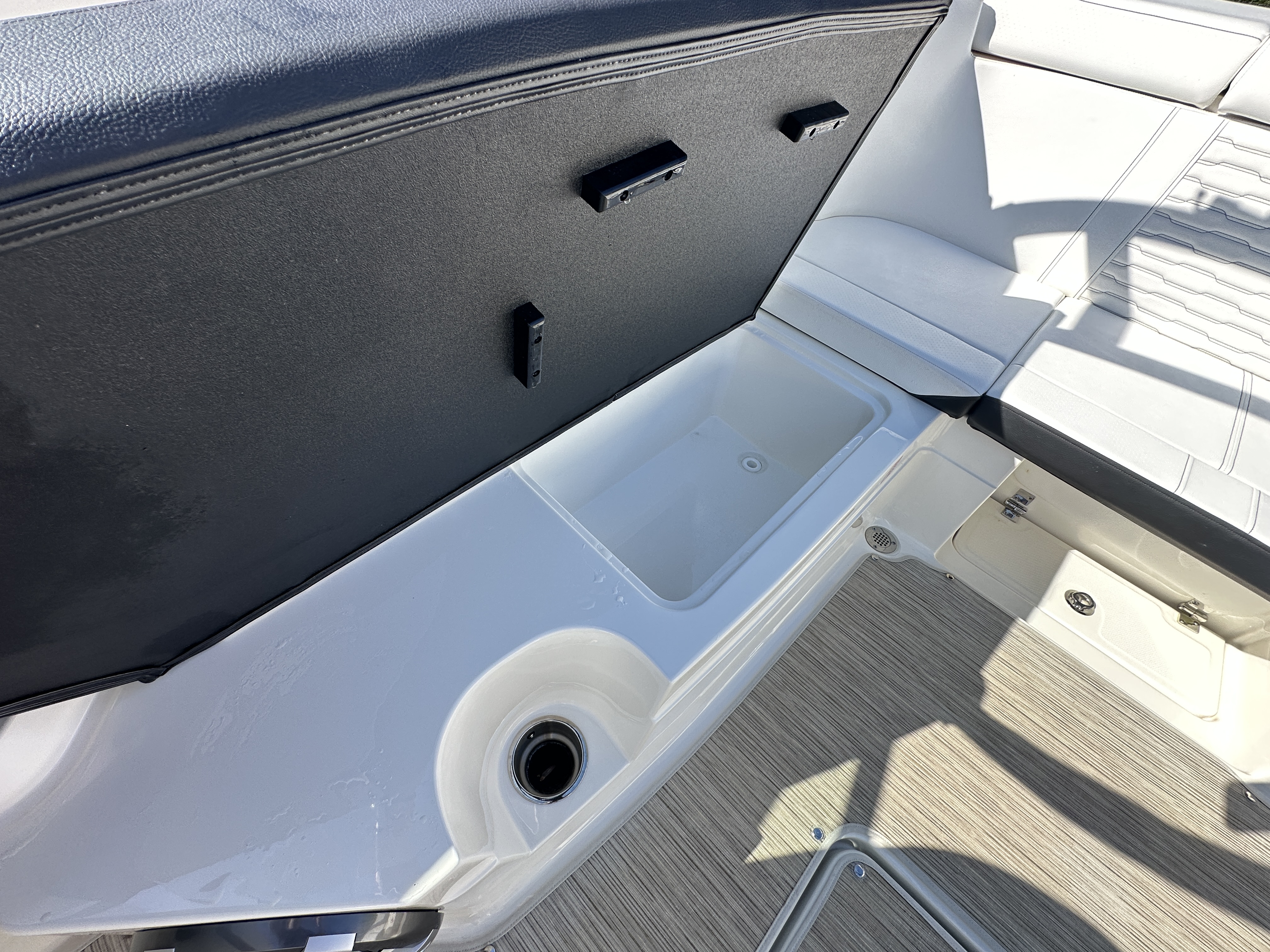 2025 Sea Ray SPX 230 Outboard Image Thumbnail #14