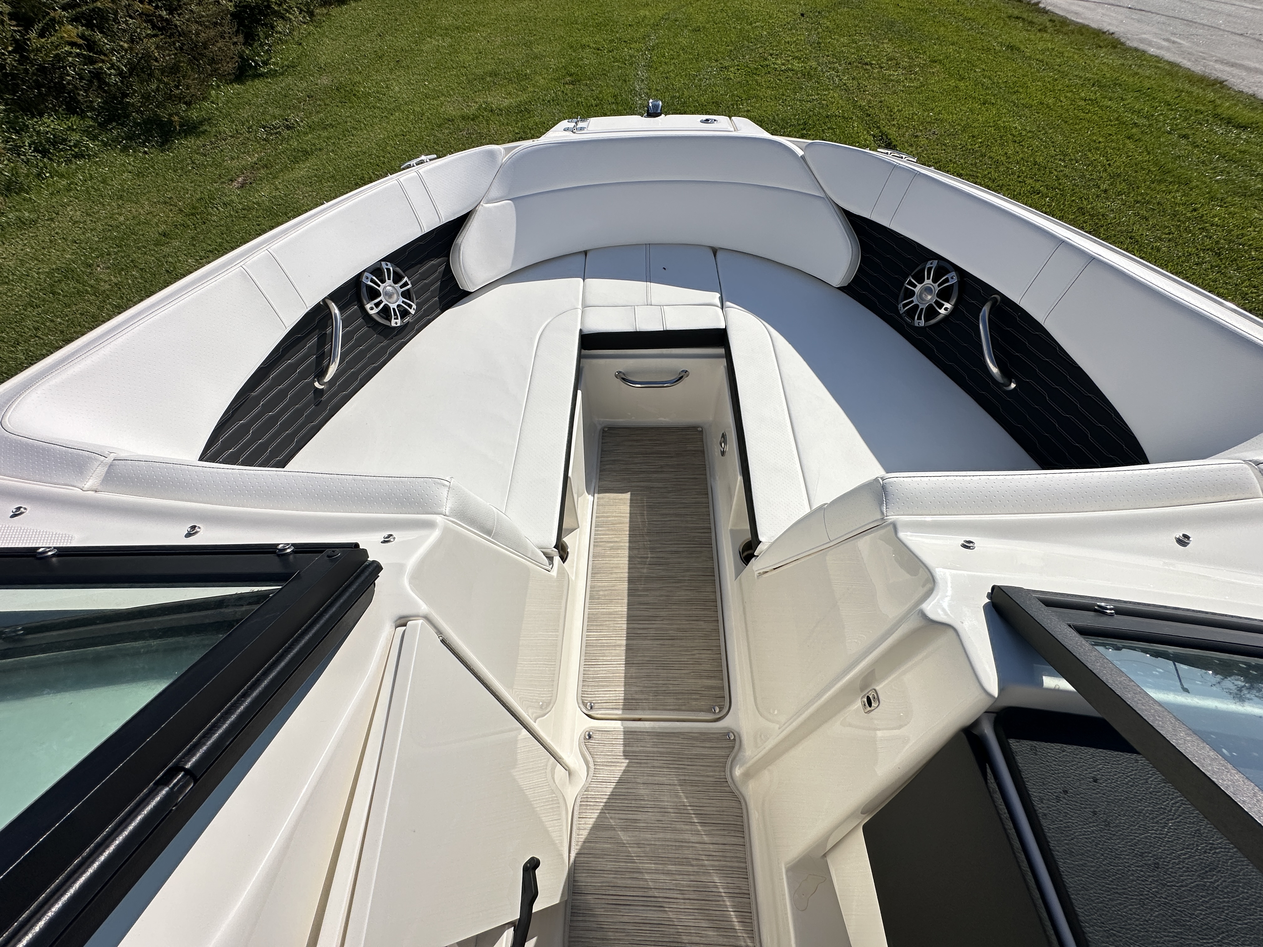 2025 Sea Ray SPX 230 Outboard Image Thumbnail #22