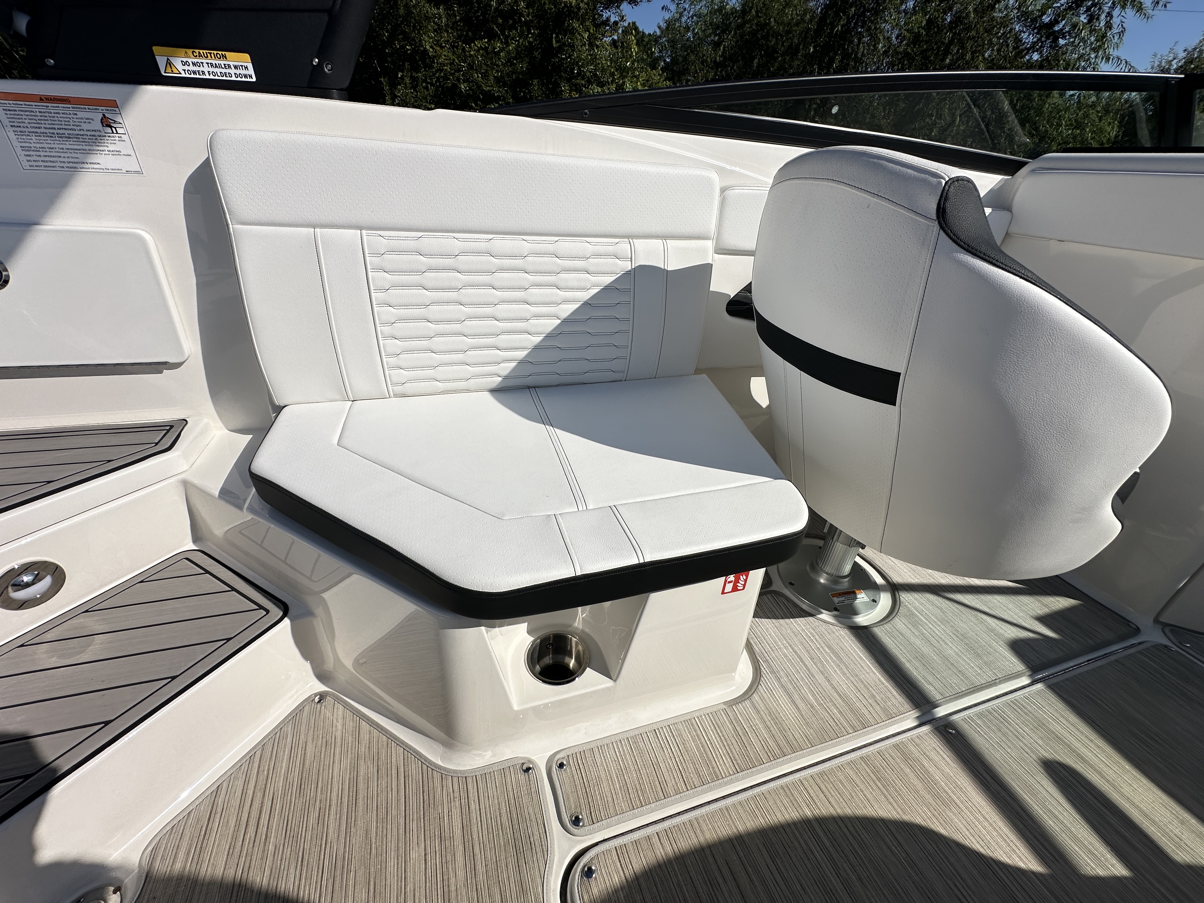 2025 Sea Ray SPX 230 Outboard Image Thumbnail #12