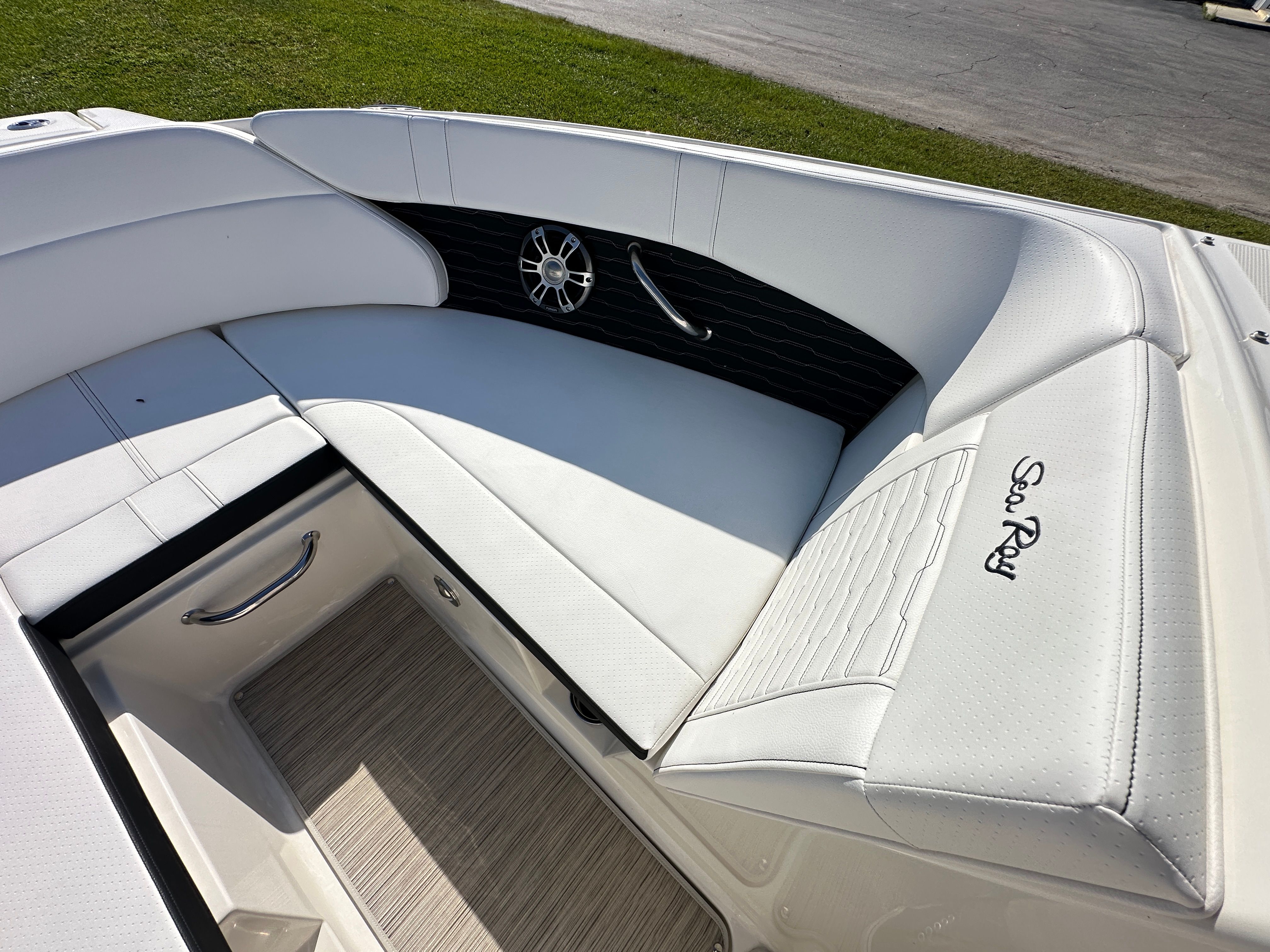 2025 Sea Ray SPX 230 Outboard Image Thumbnail #24