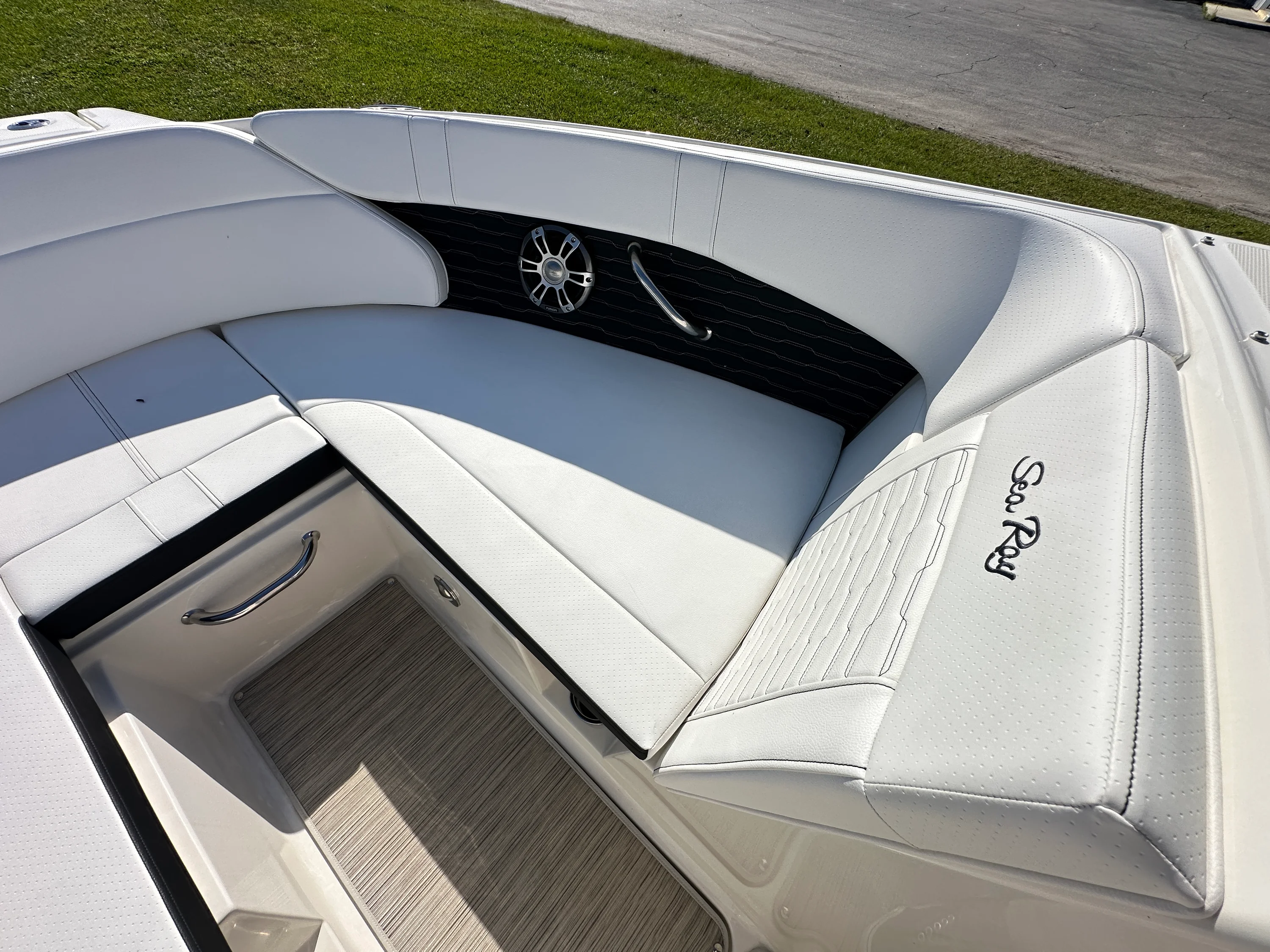 2025 Sea Ray SPX 230 Outboard Image Thumbnail #24