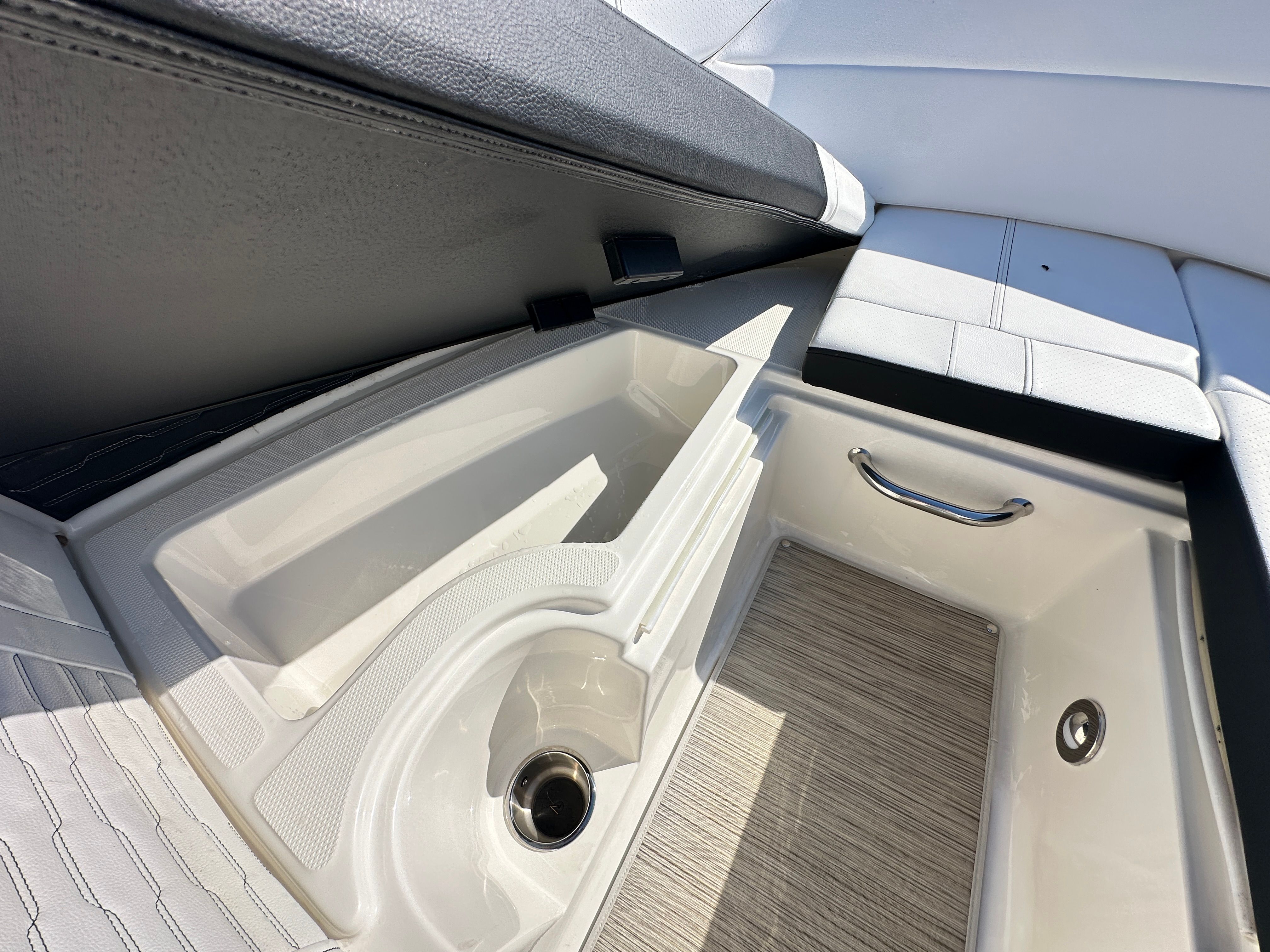 2025 Sea Ray SPX 230 Outboard Image Thumbnail #25