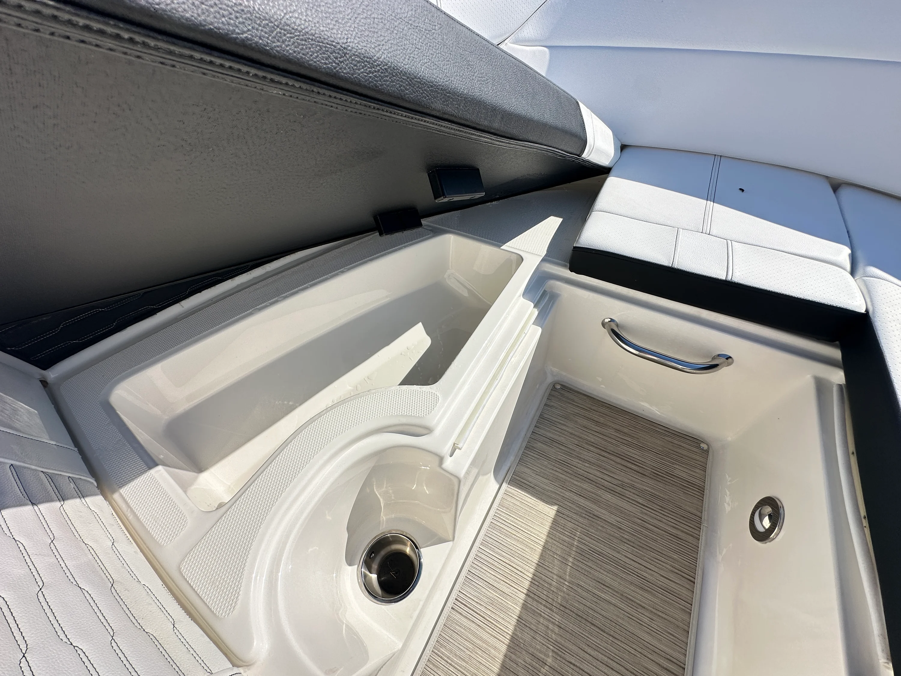 2025 Sea Ray SPX 230 Outboard Image Thumbnail #25