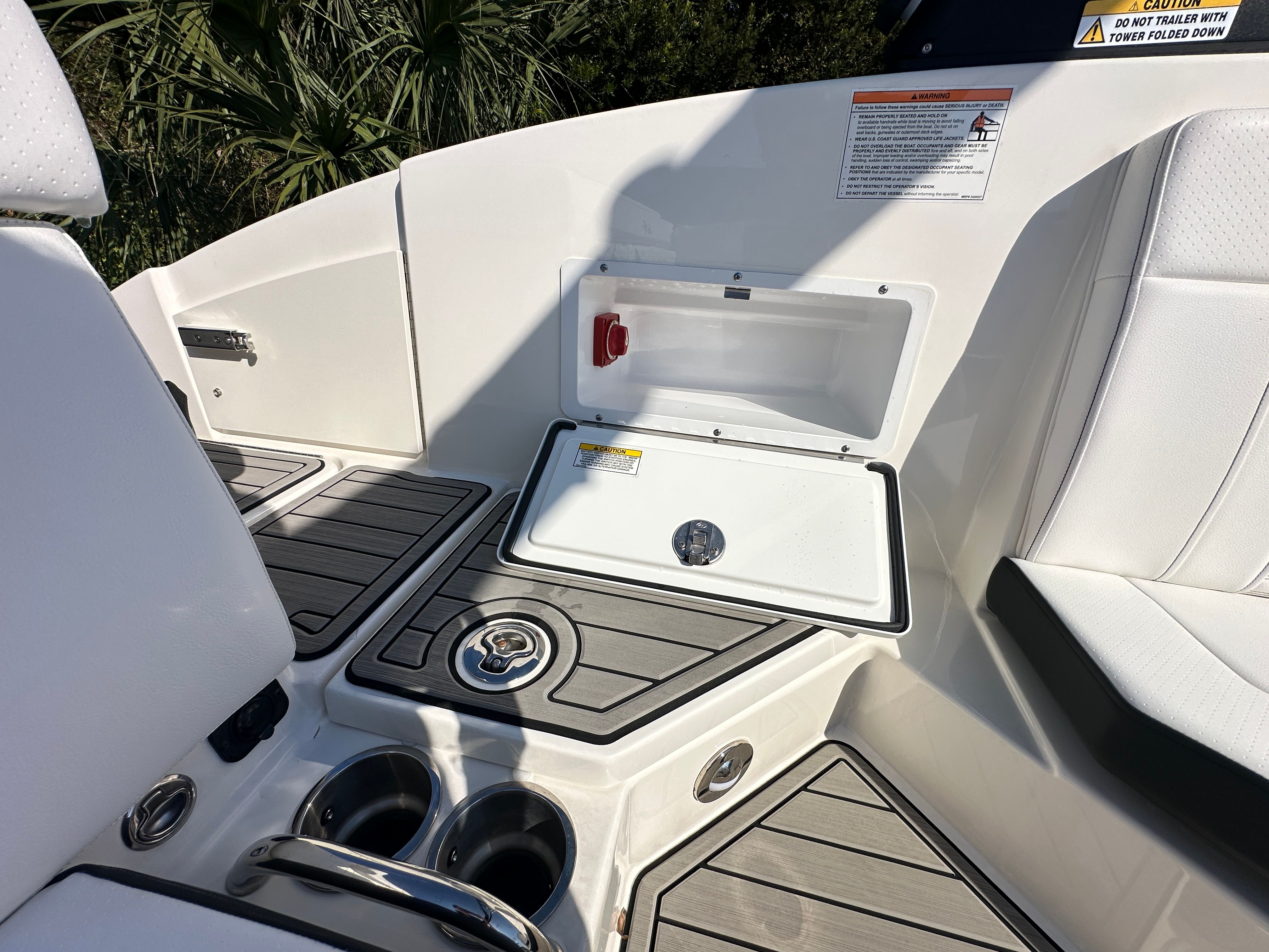 2025 Sea Ray SPX 230 Outboard Image Thumbnail #29