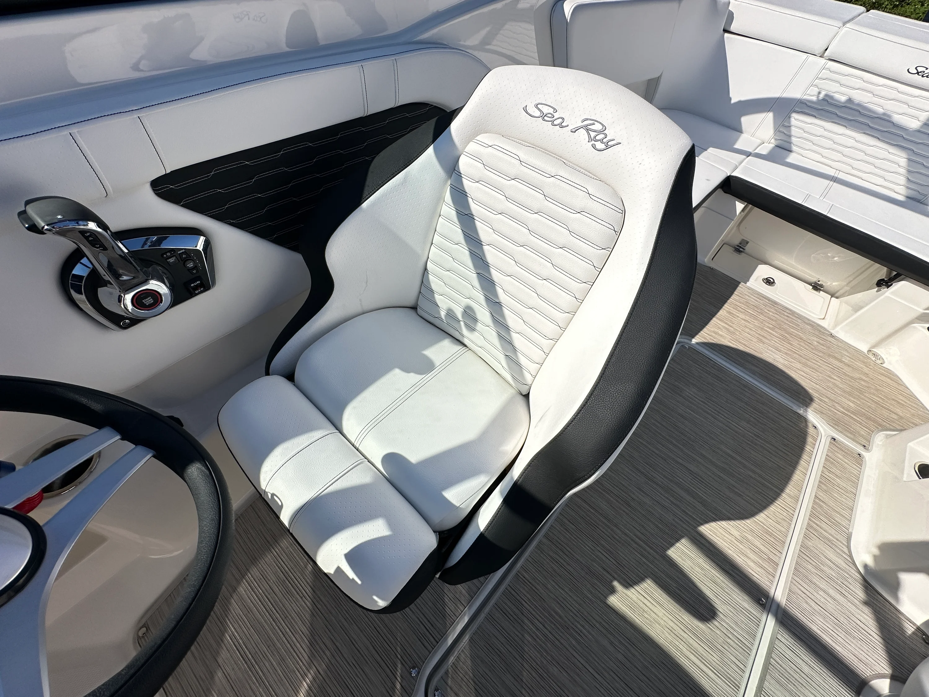 2025 Sea Ray SPX 230 Outboard Image Thumbnail #19