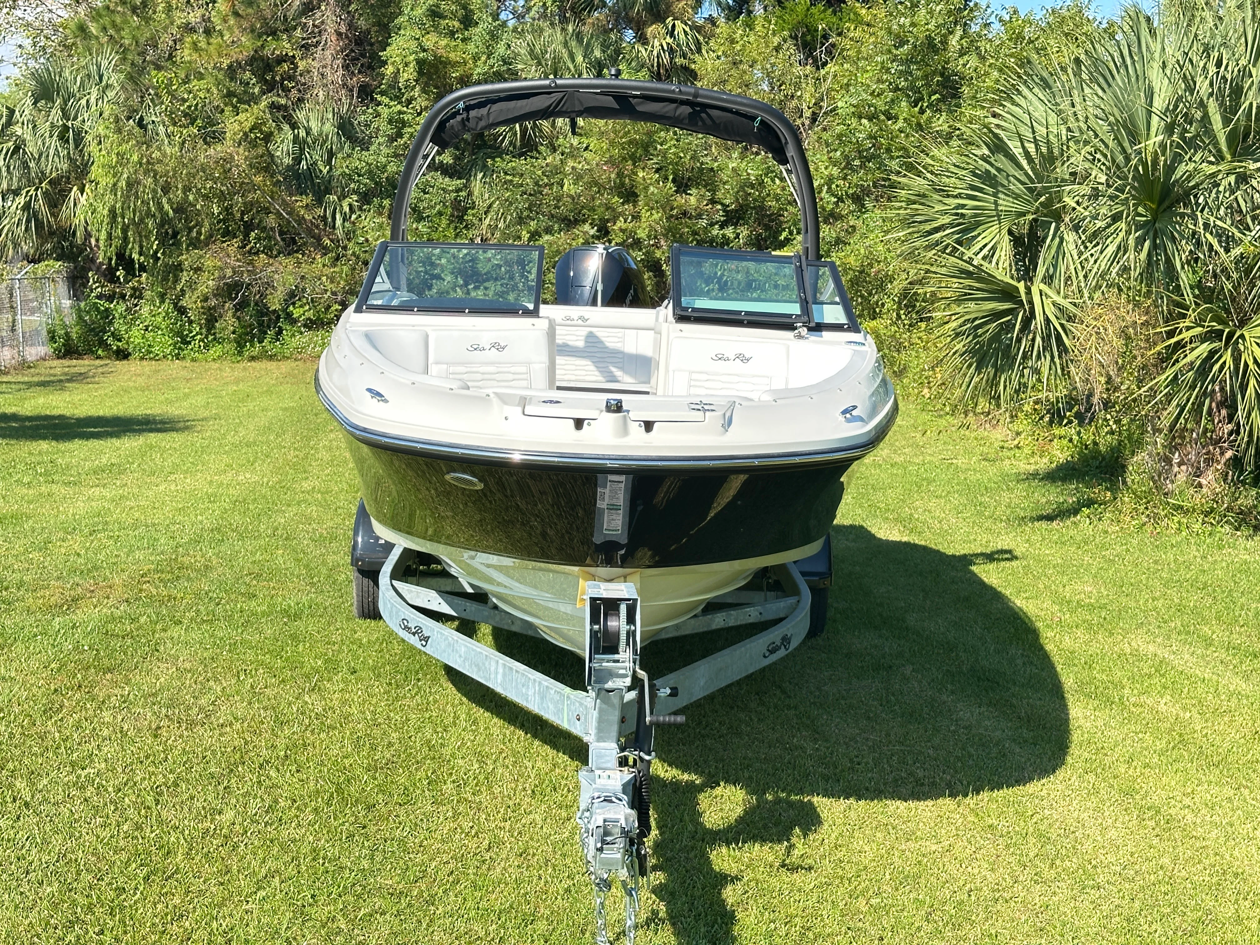 2025 Sea Ray SPX 230 Outboard Image Thumbnail #1