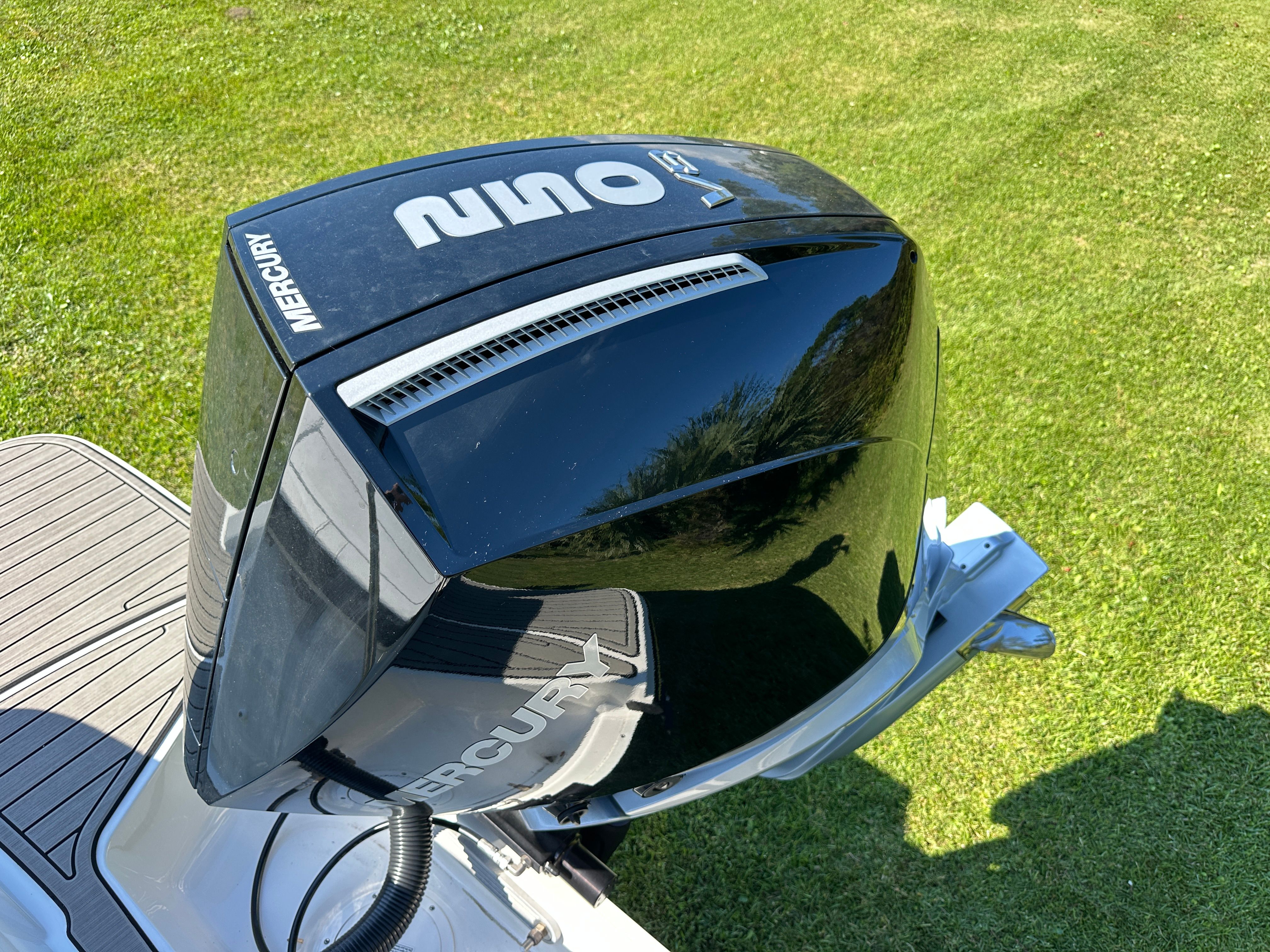 2025 Sea Ray SPX 230 Outboard Image Thumbnail #32