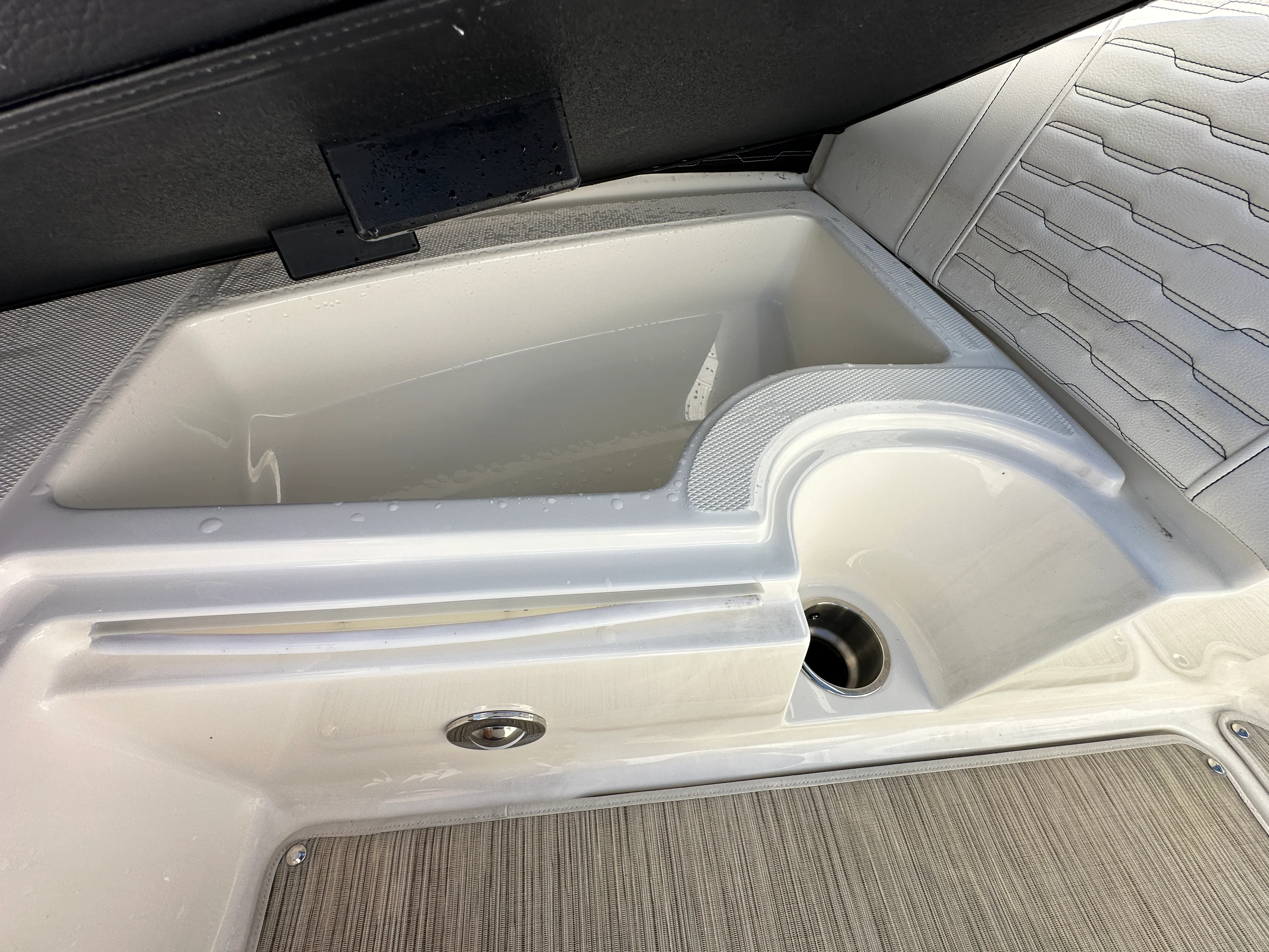 2025 Sea Ray SPX 230 Outboard Image Thumbnail #27