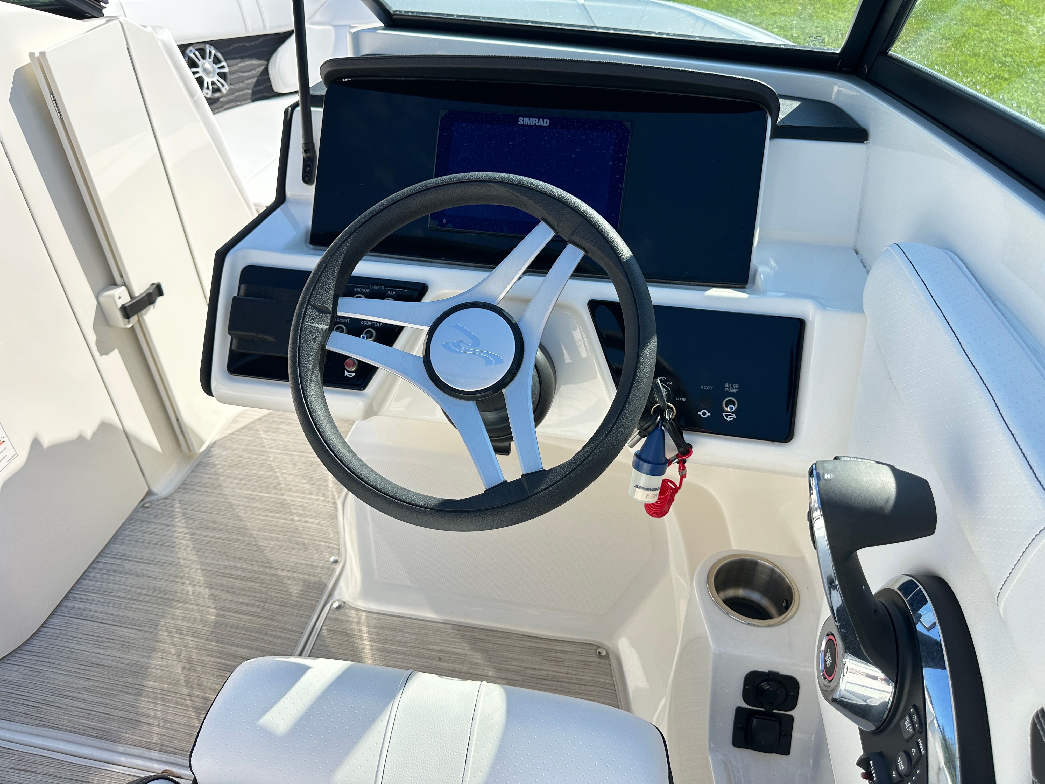 2025 Sea Ray SPX 230 Outboard Image Thumbnail #21